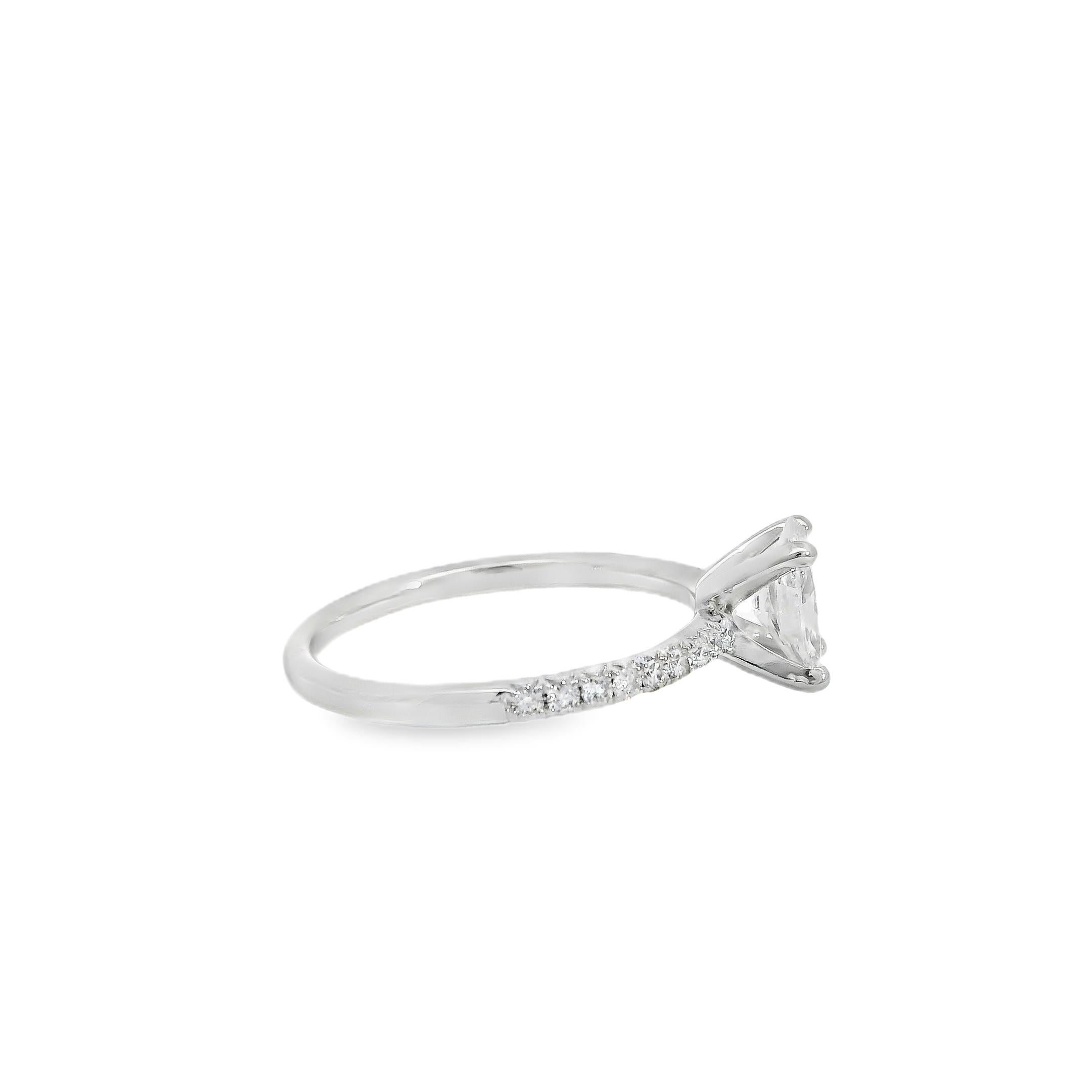 Bague de fiançailles en or blanc 18k certifiée GIA 0,74ct diamant taille ovale en vente 10