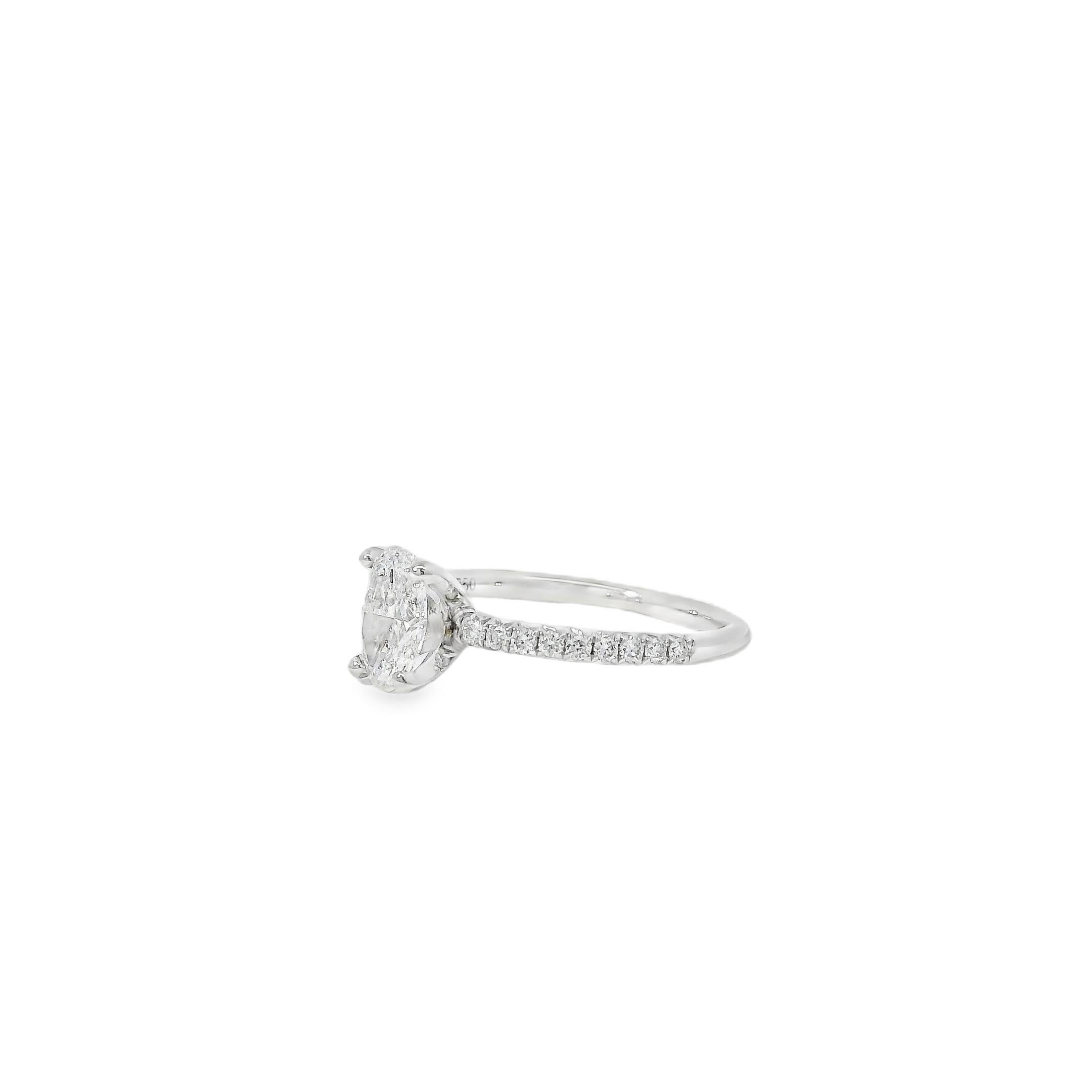 Taille ovale Bague de fiançailles en or blanc 18k certifiée GIA 0,74ct diamant taille ovale en vente