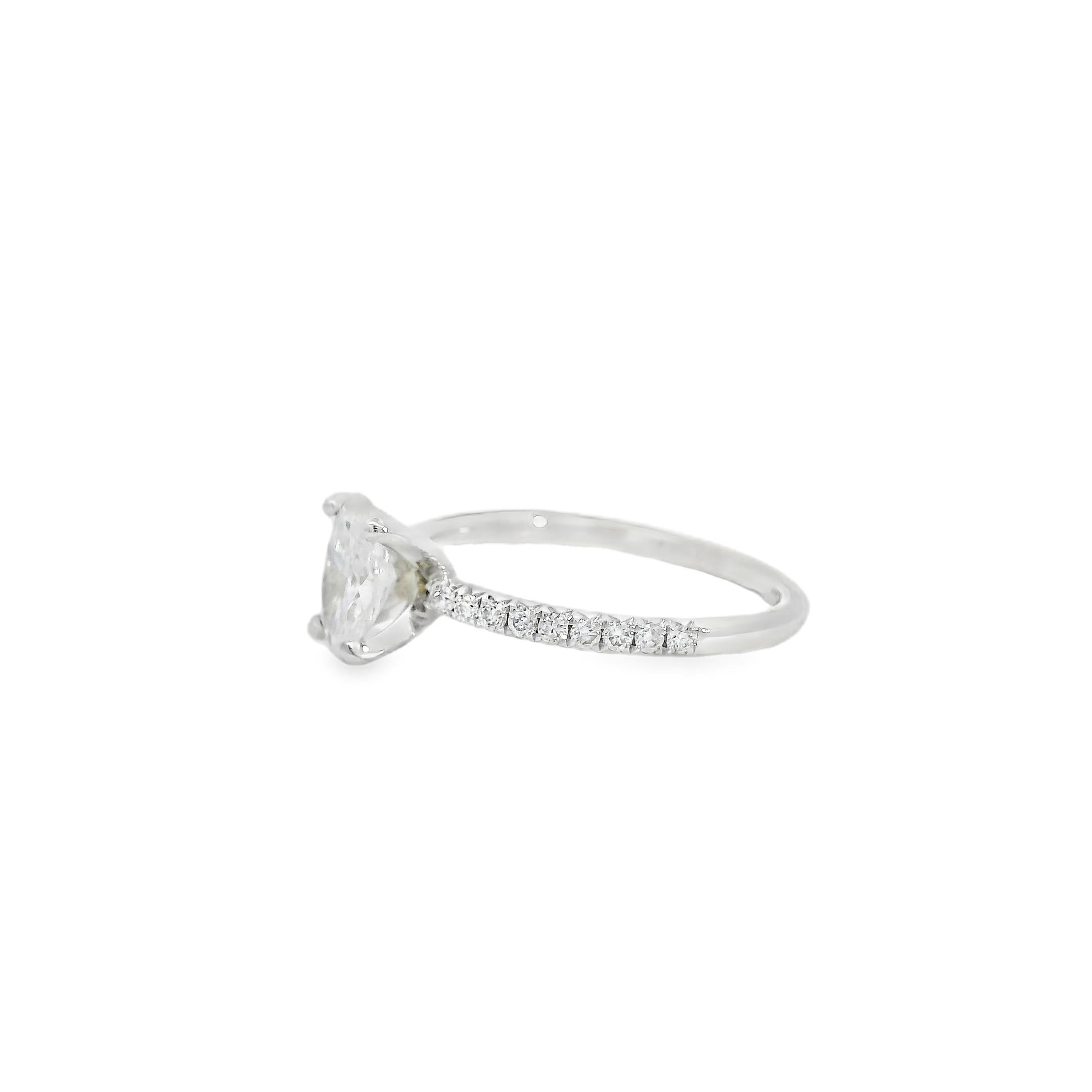 Bague de fiançailles en or blanc 18k certifiée GIA 0,74ct diamant taille ovale Excellent état - En vente à Boca Raton, FL