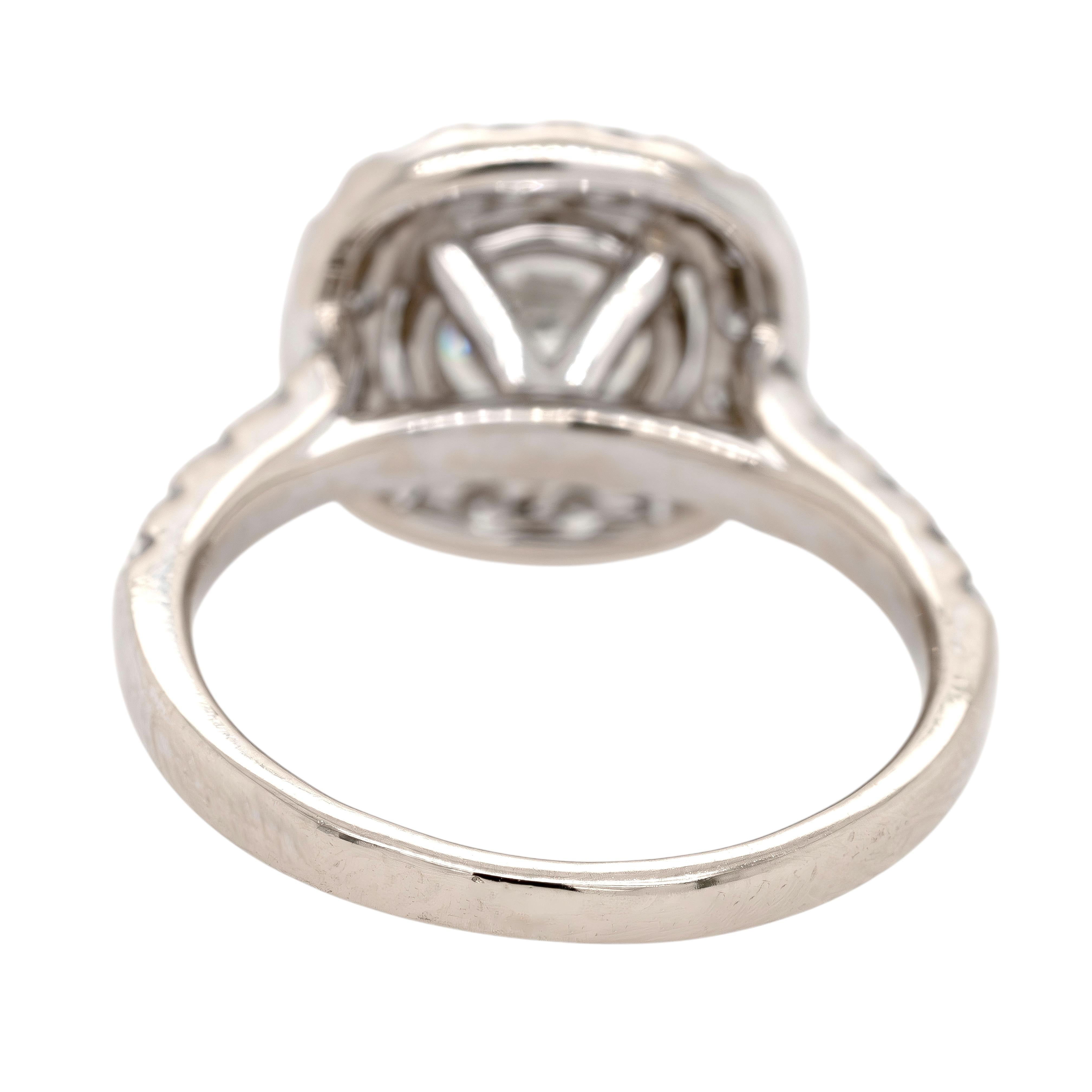 Anello aureolato con diamanti tondi e brillanti in oro bianco 18k certificato GIA 1,27ct K VVS1 In condizioni Nuovo in vendita a Boca Raton, FL