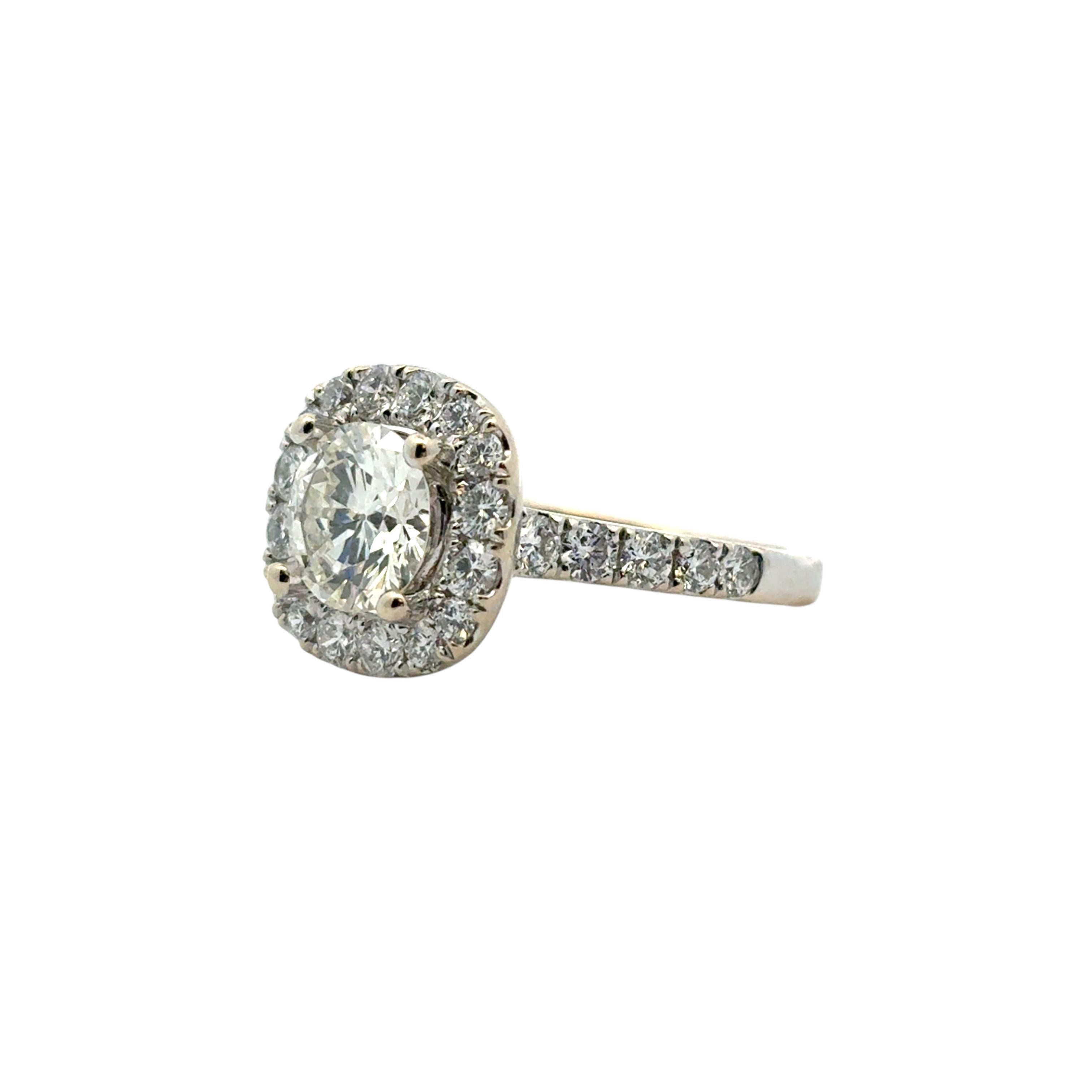 Bague Halo en or blanc 18k certifié GIA 1.27ct K VVS1 diamant rond brillant en vente 2