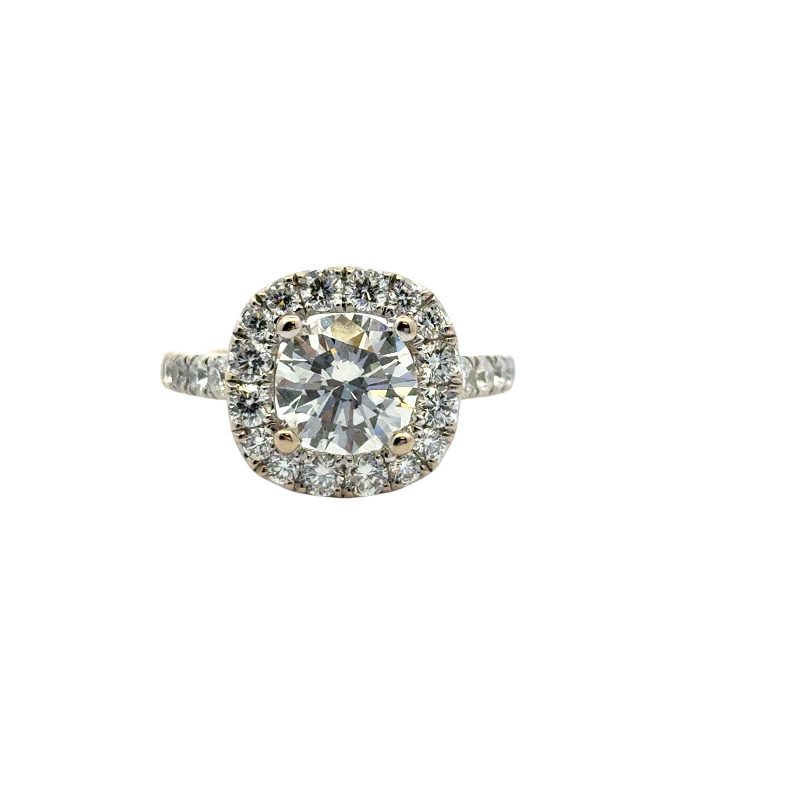 Bague Halo en or blanc 18k certifié GIA 1.27ct K VVS1 diamant rond brillant en vente 4