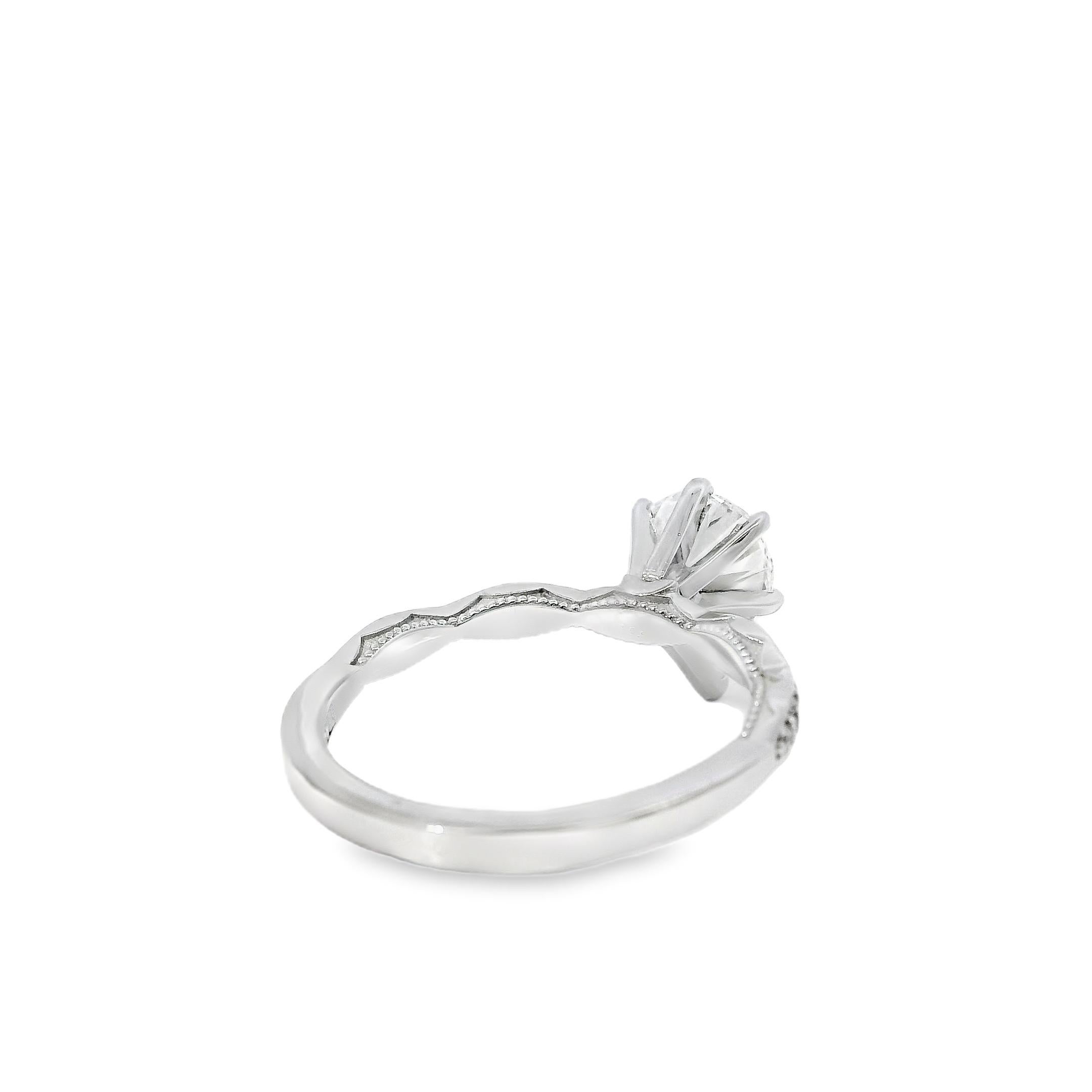 Bague de fiançailles en or blanc 18k certifiée GIA 1,71ct diamant taille poire en vente 9