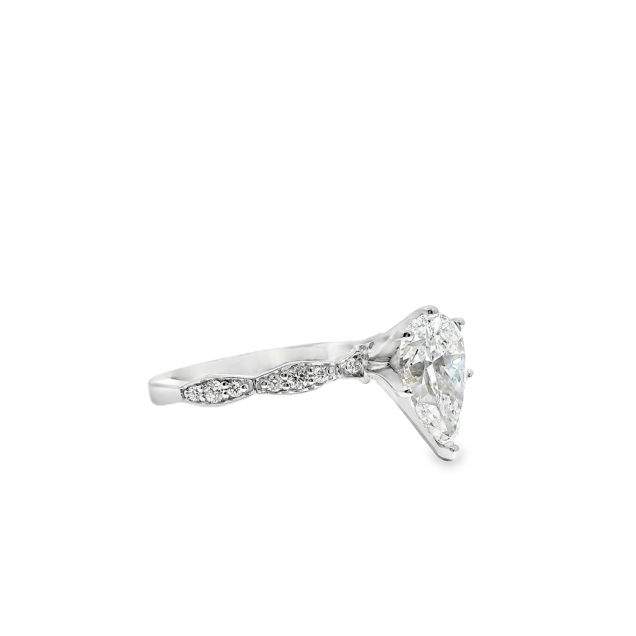 Bague de fiançailles en or blanc 18k certifiée GIA 1,71ct diamant taille poire en vente 15