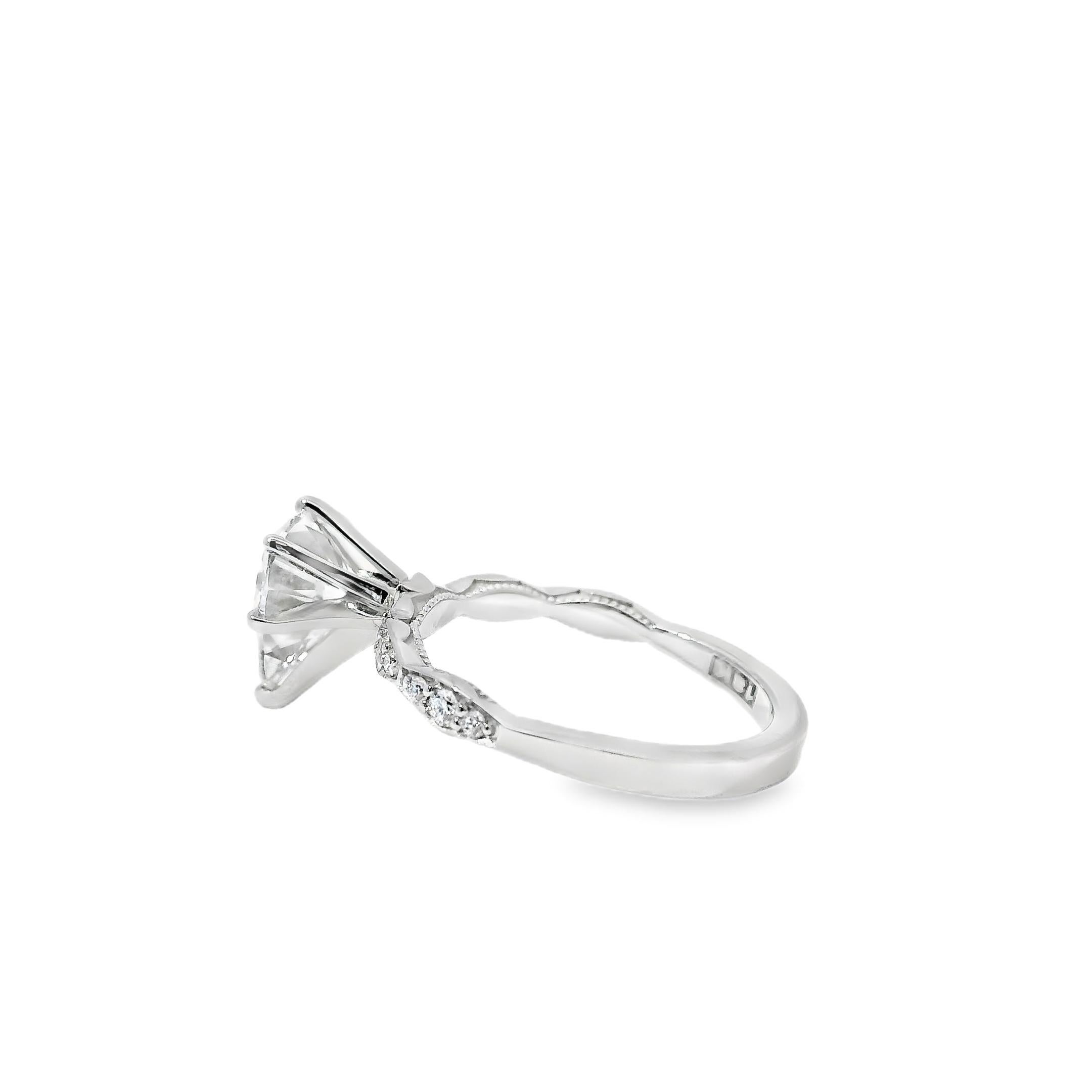 Bague de fiançailles en or blanc 18k certifiée GIA 1,71ct diamant taille poire en vente 3