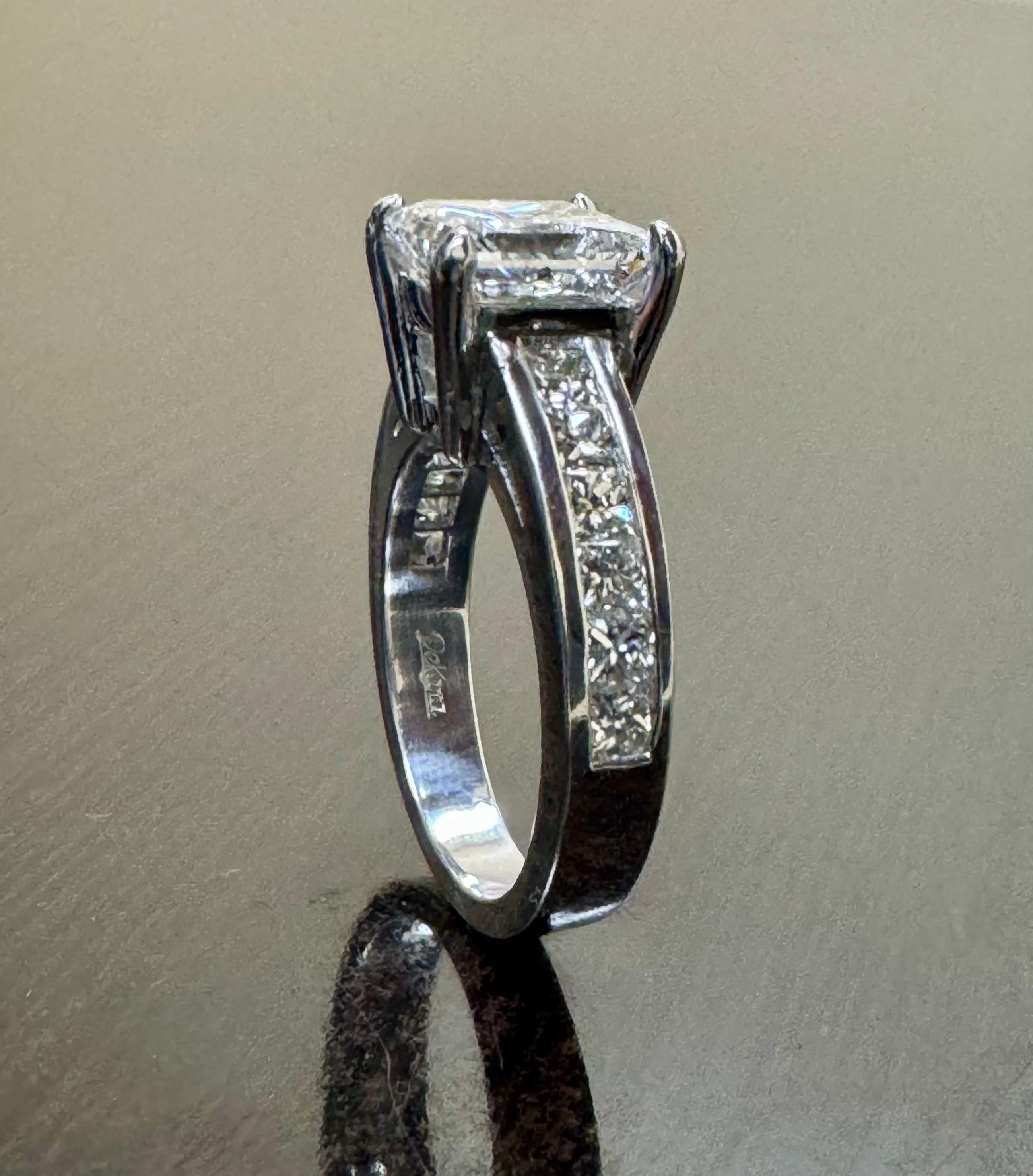 Bague de fiançailles en or blanc 18 carats certifiée GIA 4.17 G couleur Diamant taille princesse en vente 2