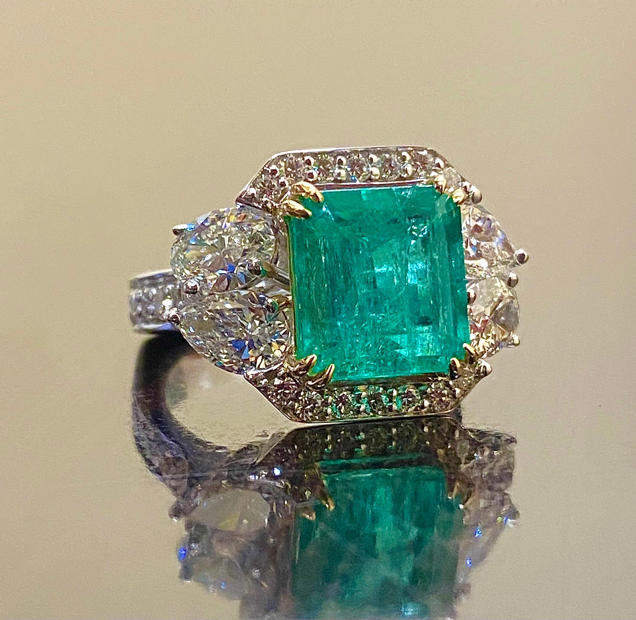 18K White Gold GIA Certified 4.87 Carat Colombian Emerald Diamond Ring For Sale 5