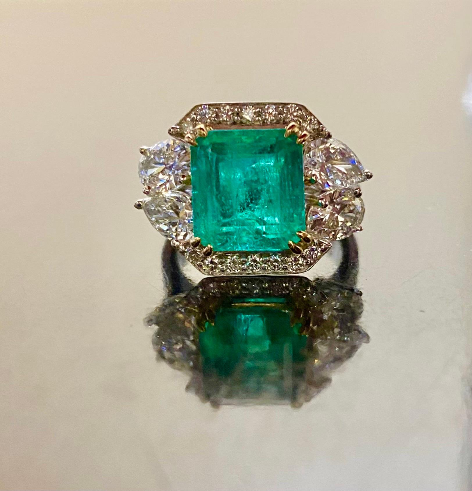 18K White Gold GIA Certified 4.87 Carat Colombian Emerald Diamond Ring For Sale 7