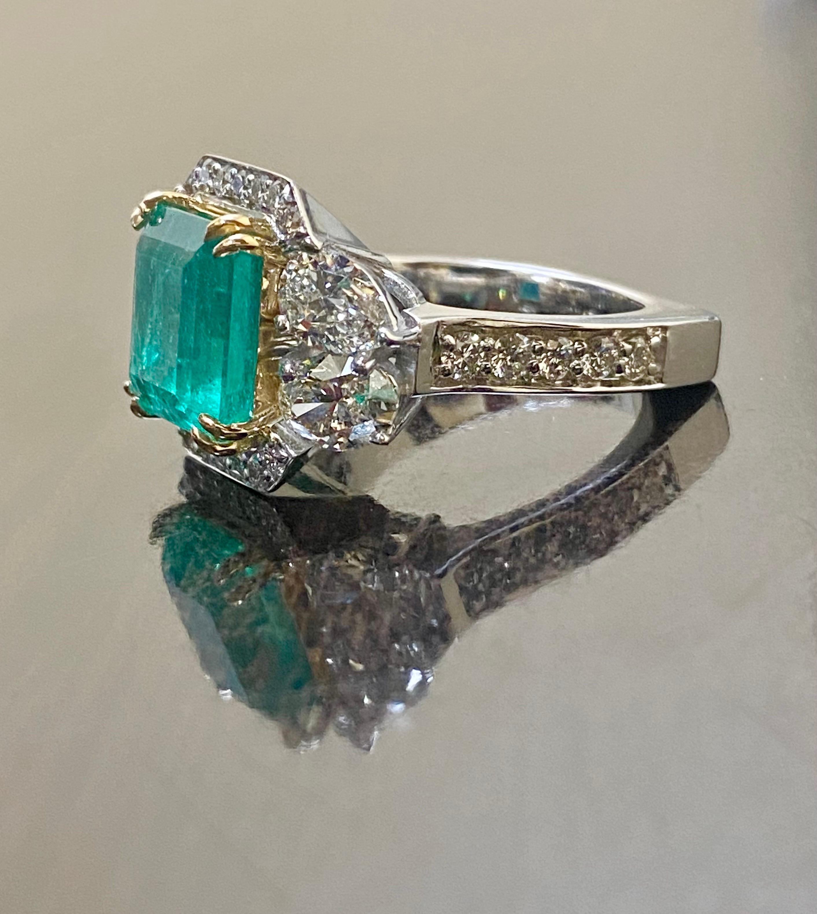 18K White Gold GIA Certified 4.87 Carat Colombian Emerald Diamond Ring For Sale 2