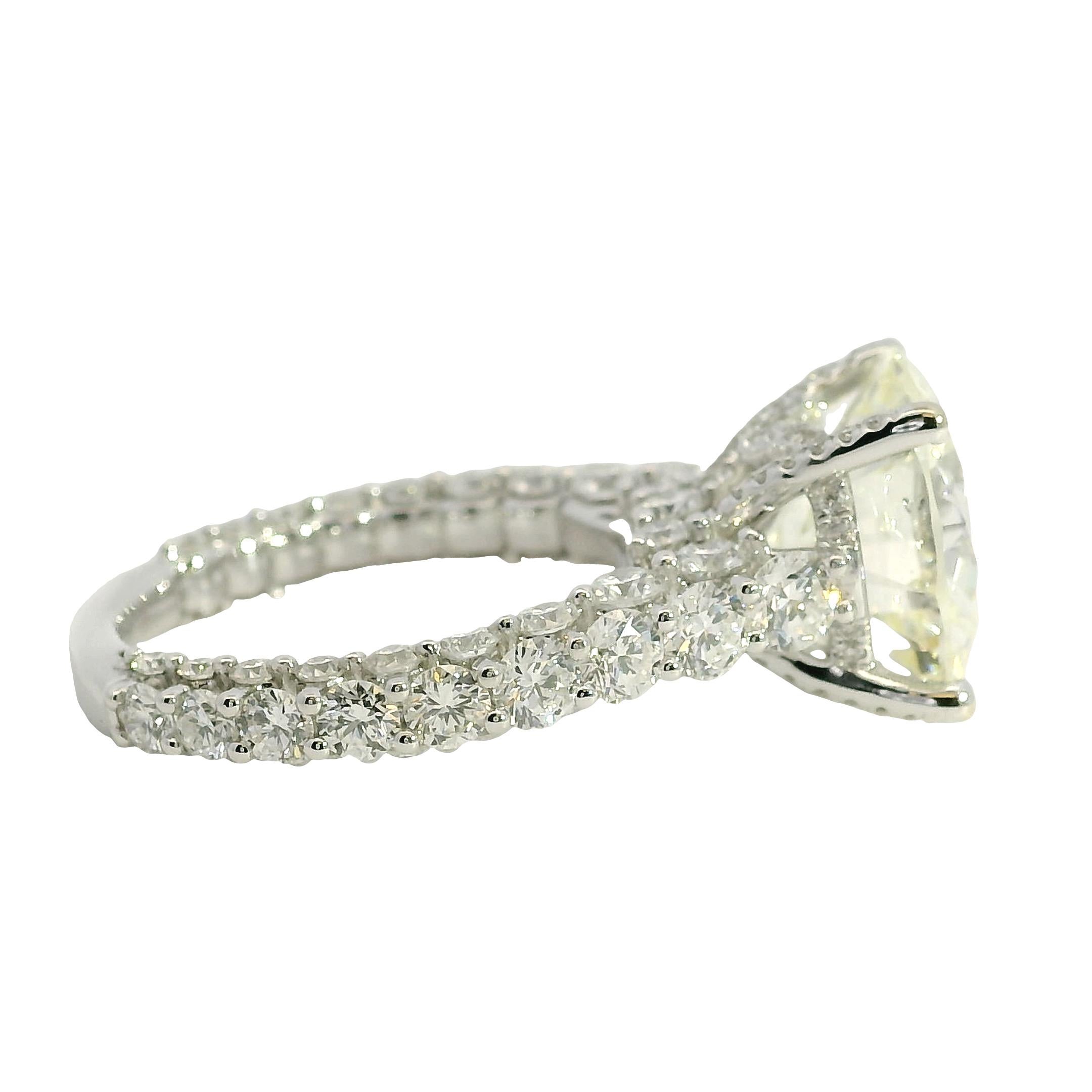 Anillo de compromiso de oro blanco de 18 quilates con diamante de talla redonda certificado por el GIA de 5,07 ctw en venta 5