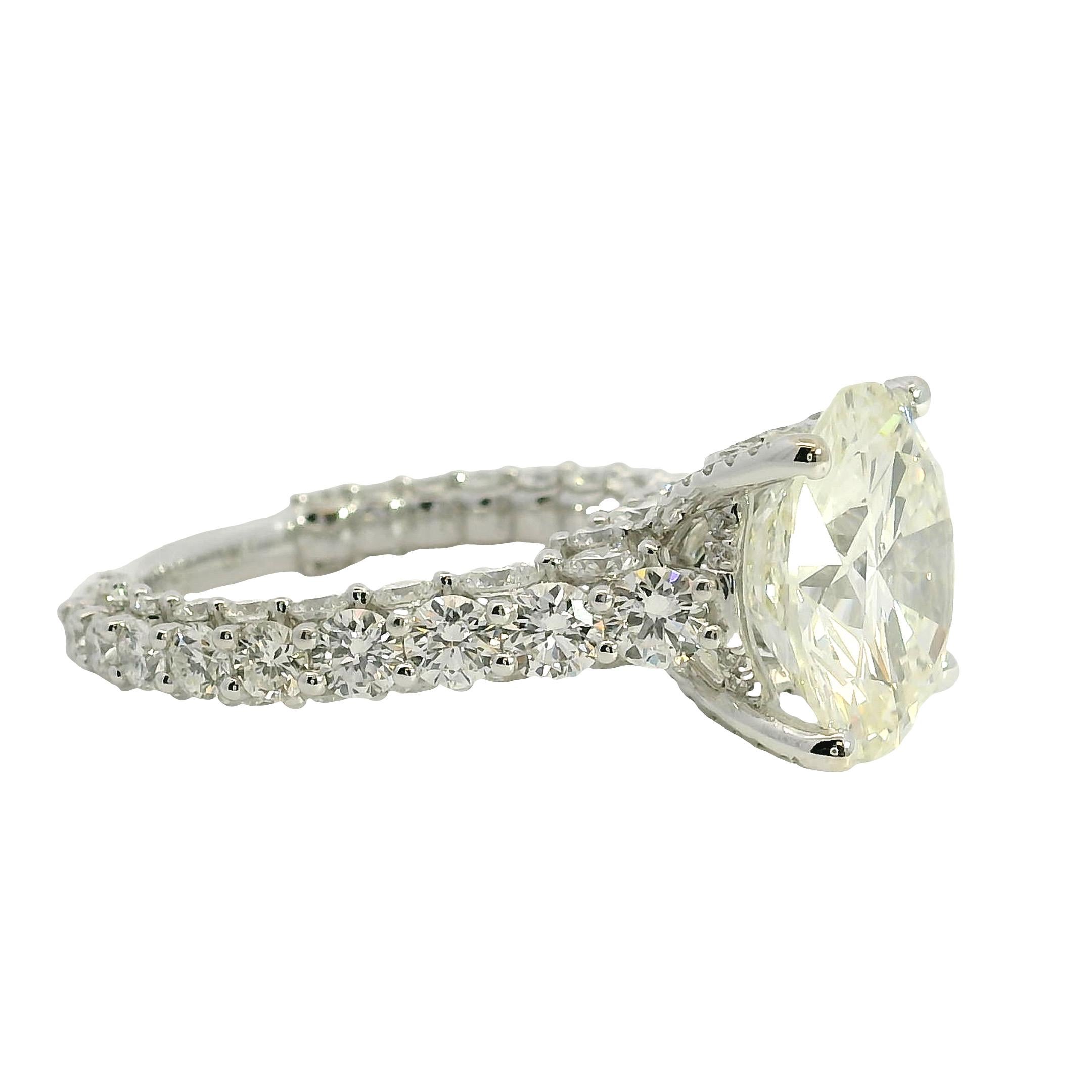 Anillo de compromiso de oro blanco de 18 quilates con diamante de talla redonda certificado por el GIA de 5,07 ctw en venta 6