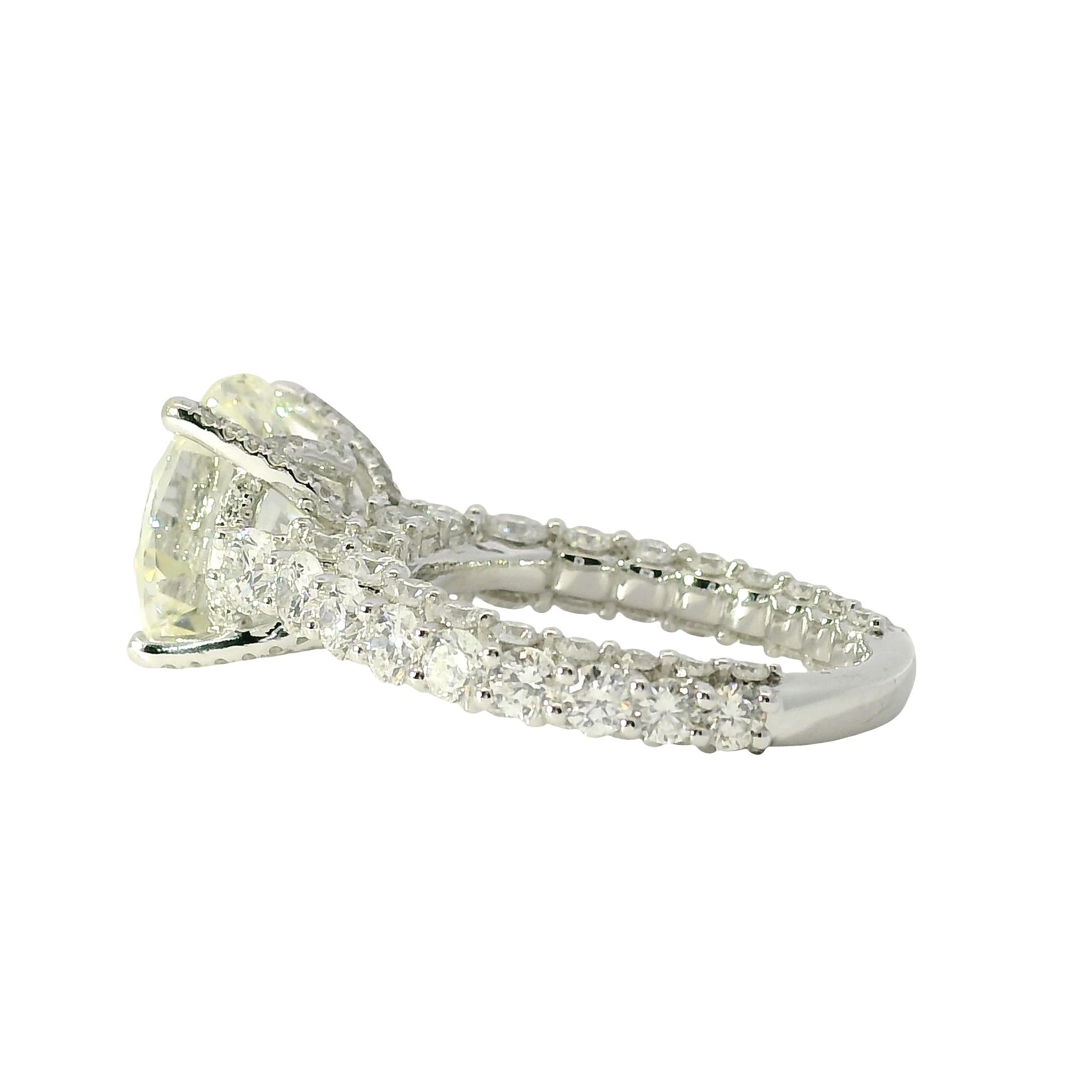 Anillo de compromiso de oro blanco de 18 quilates con diamante de talla redonda certificado por el GIA de 5,07 ctw en Nuevo estado para la venta en Boca Raton, FL