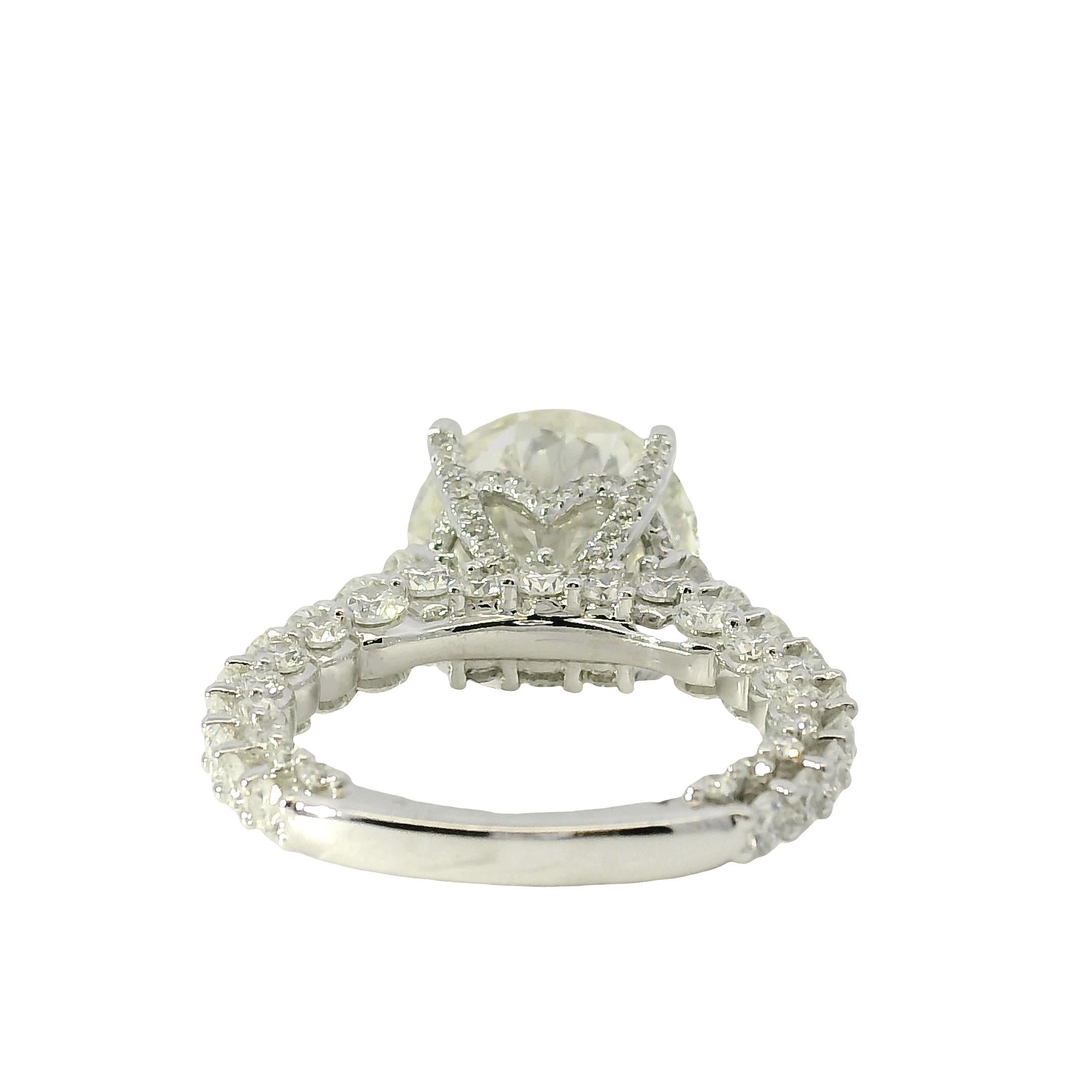 Anillo de compromiso de oro blanco de 18 quilates con diamante de talla redonda certificado por el GIA de 5,07 ctw en venta 2