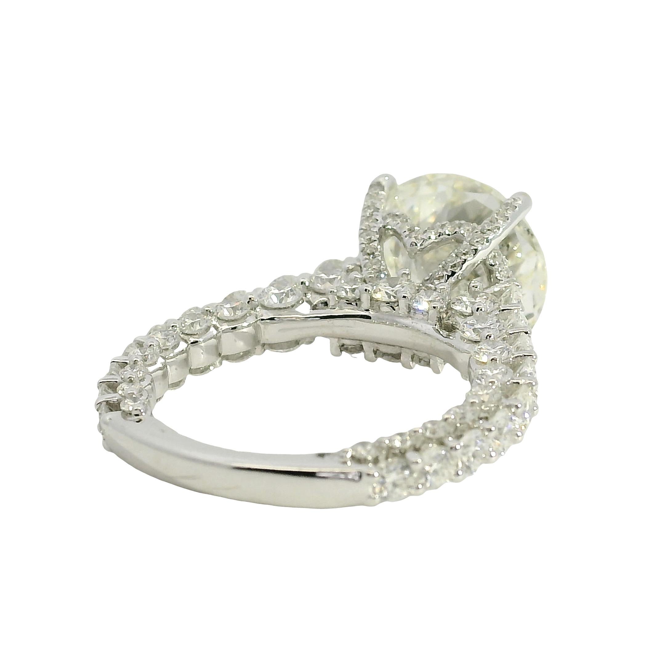 Anillo de compromiso de oro blanco de 18 quilates con diamante de talla redonda certificado por el GIA de 5,07 ctw en venta 3