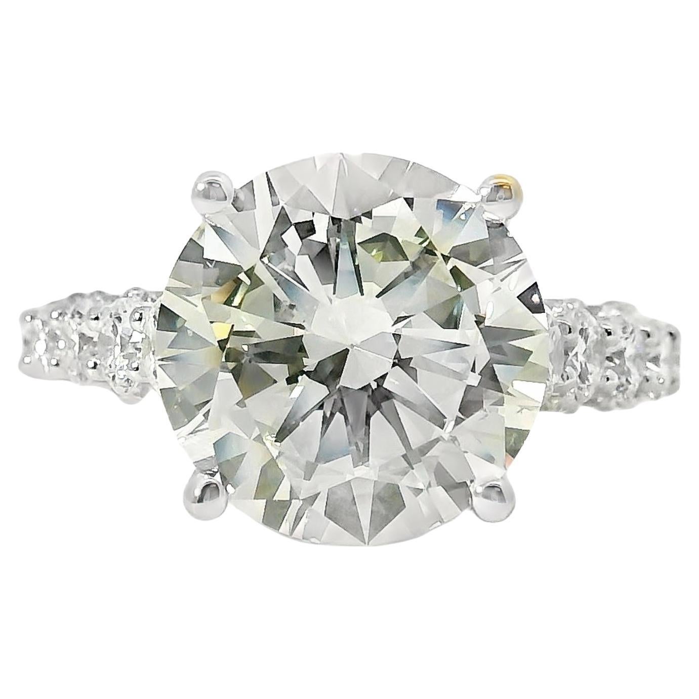 Anillo de compromiso de oro blanco de 18 quilates con diamante de talla redonda certificado por el GIA de 5,07 ctw en venta