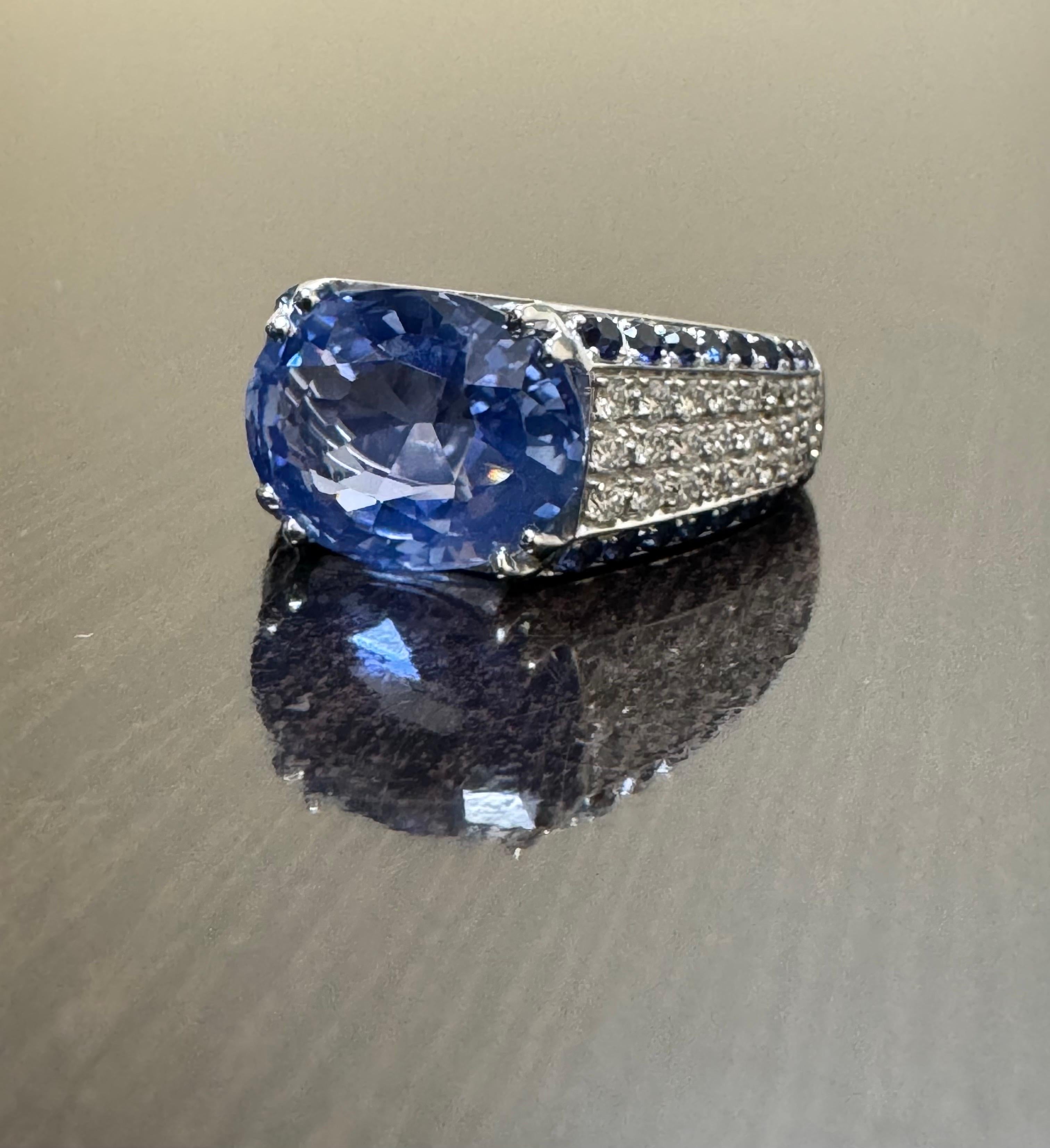 Taille ovale Bague Est-Ouest en or blanc 18 carats certifiée GIA, saphir bleu de 7,31 carats, sans chaleur en vente