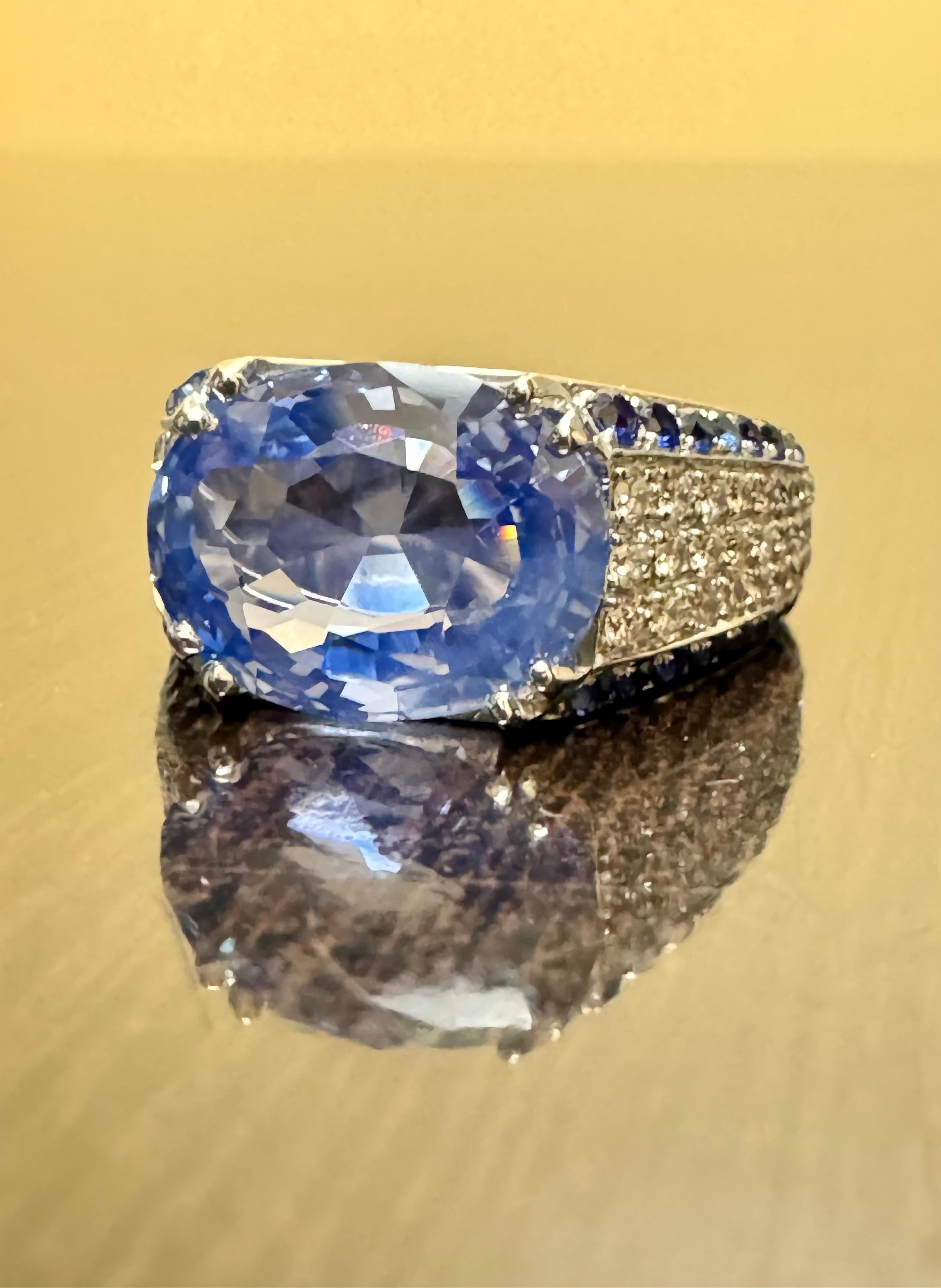 Bague Est-Ouest en or blanc 18 carats certifiée GIA, saphir bleu de 7,31 carats, sans chaleur en vente 1