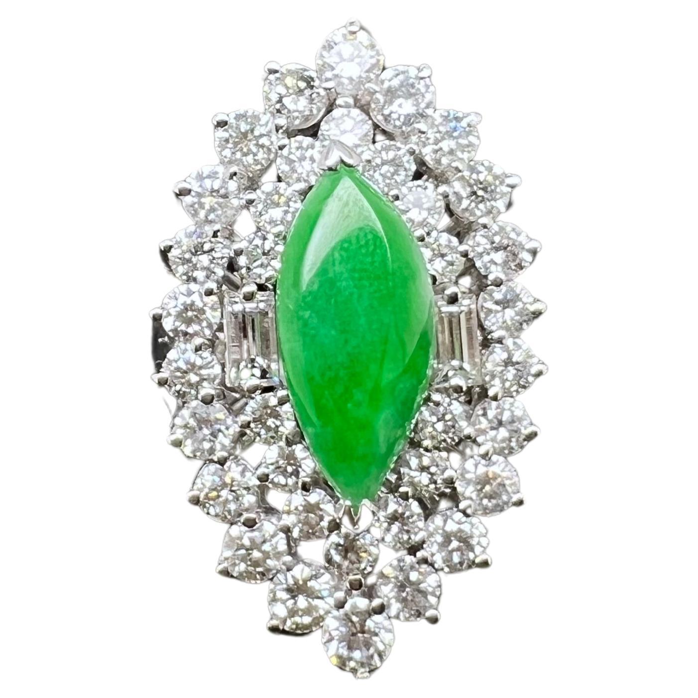 Anillo de Jadeíta con Diamantes Certificado GIA en Oro Blanco de 18k