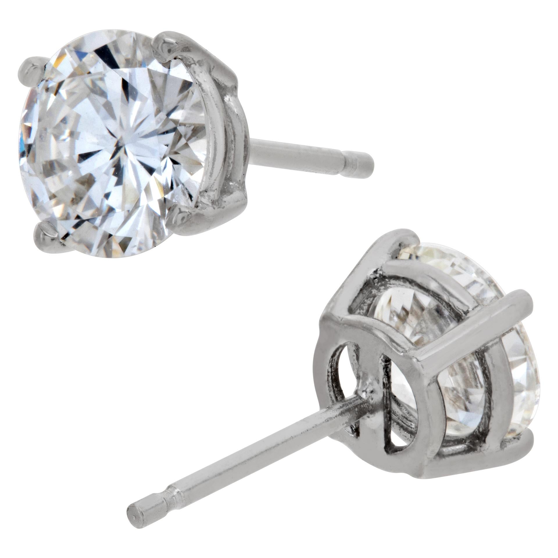 18k white gold GIA certified Round Brilliand cut diamond studs In Excellent Condition For Sale In Surfside, FL