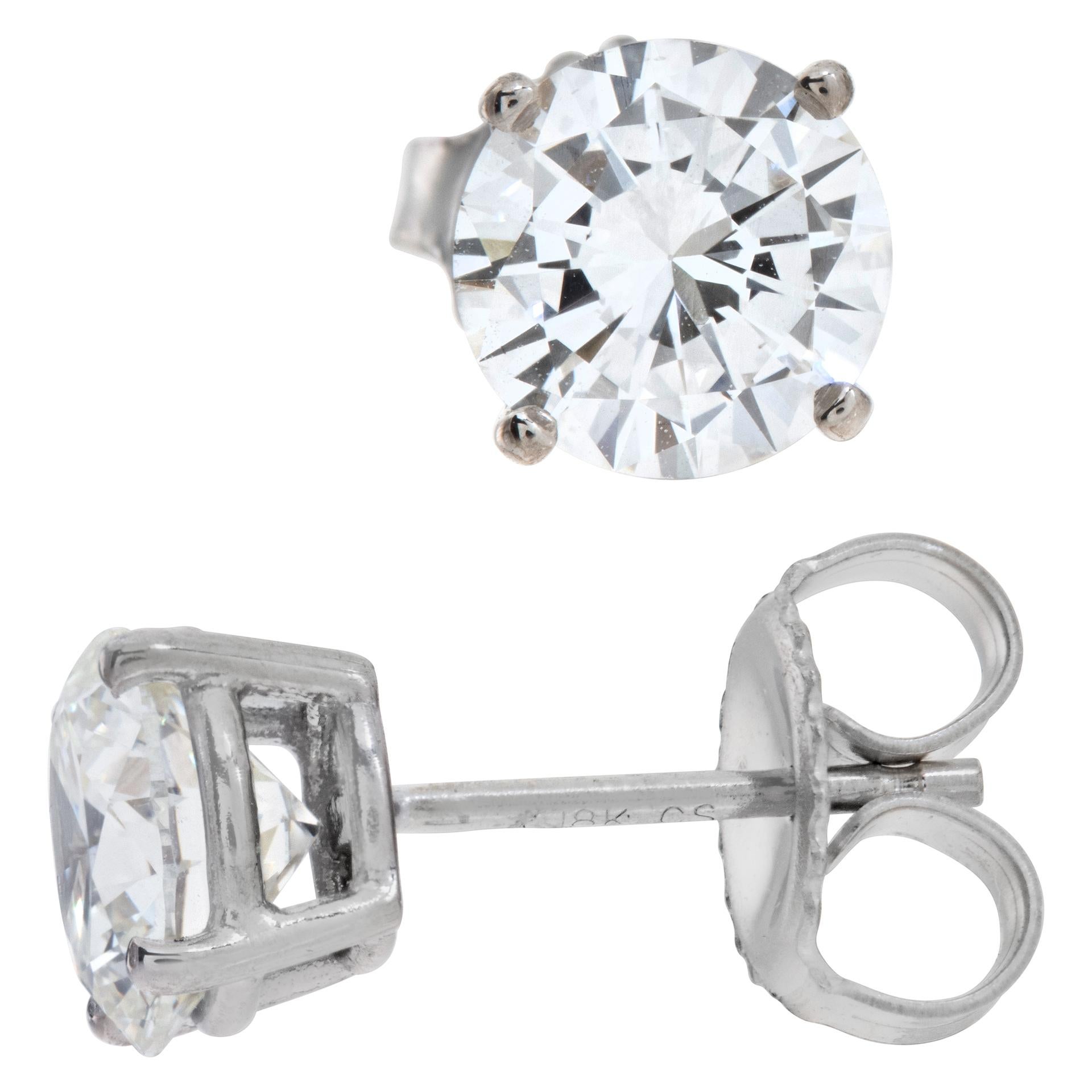 Women's 18k white gold GIA certified Round Brilliand cut diamond studs For Sale