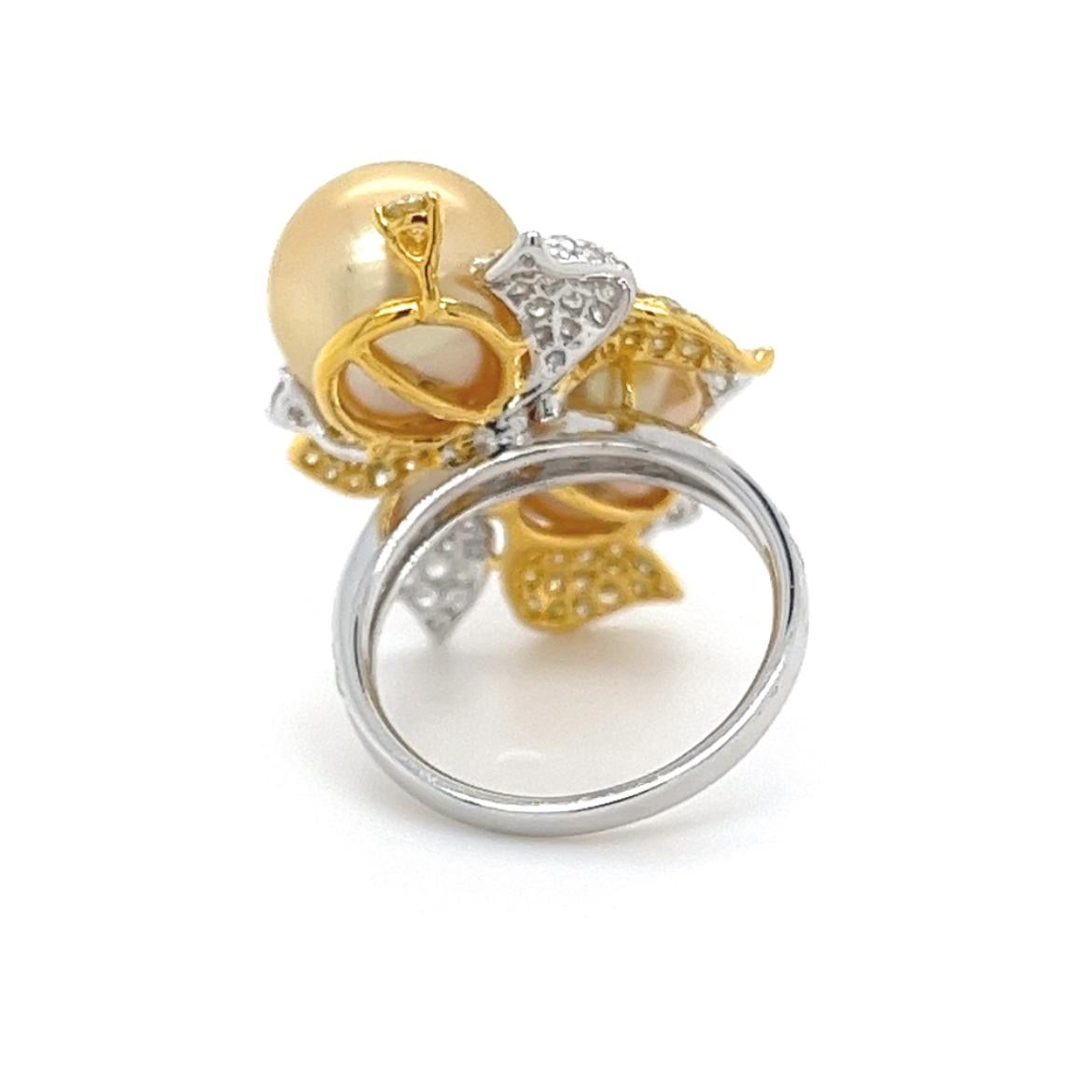 Taglio rotondo Anello con perla d'oro e diamanti in oro bianco 18 carati in vendita