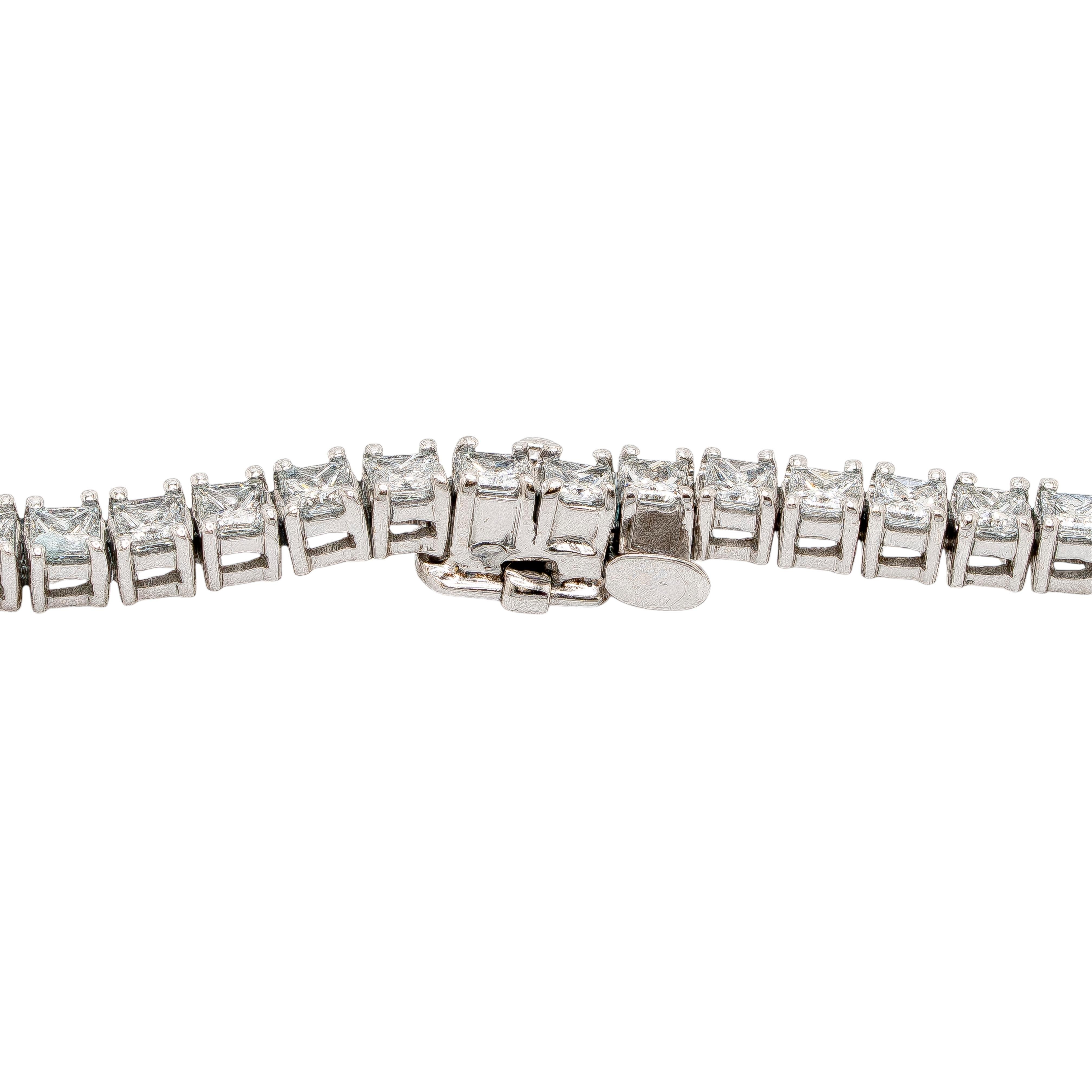 Women's or Men's 18k White Gold Graduated Diamond Tennis Necklace