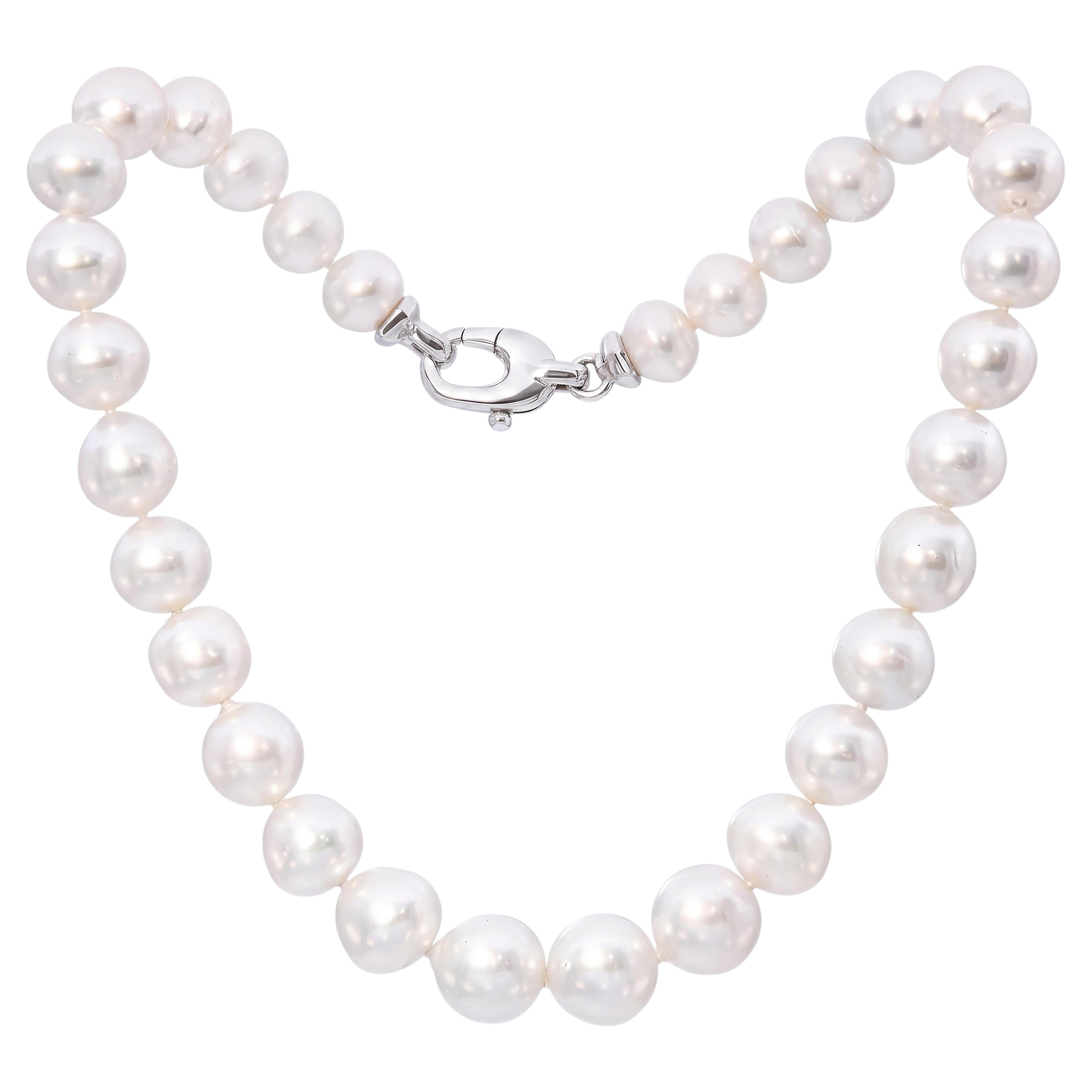 Collier en or blanc 18 carats avec perles de la mer du Sud de taille dégressive