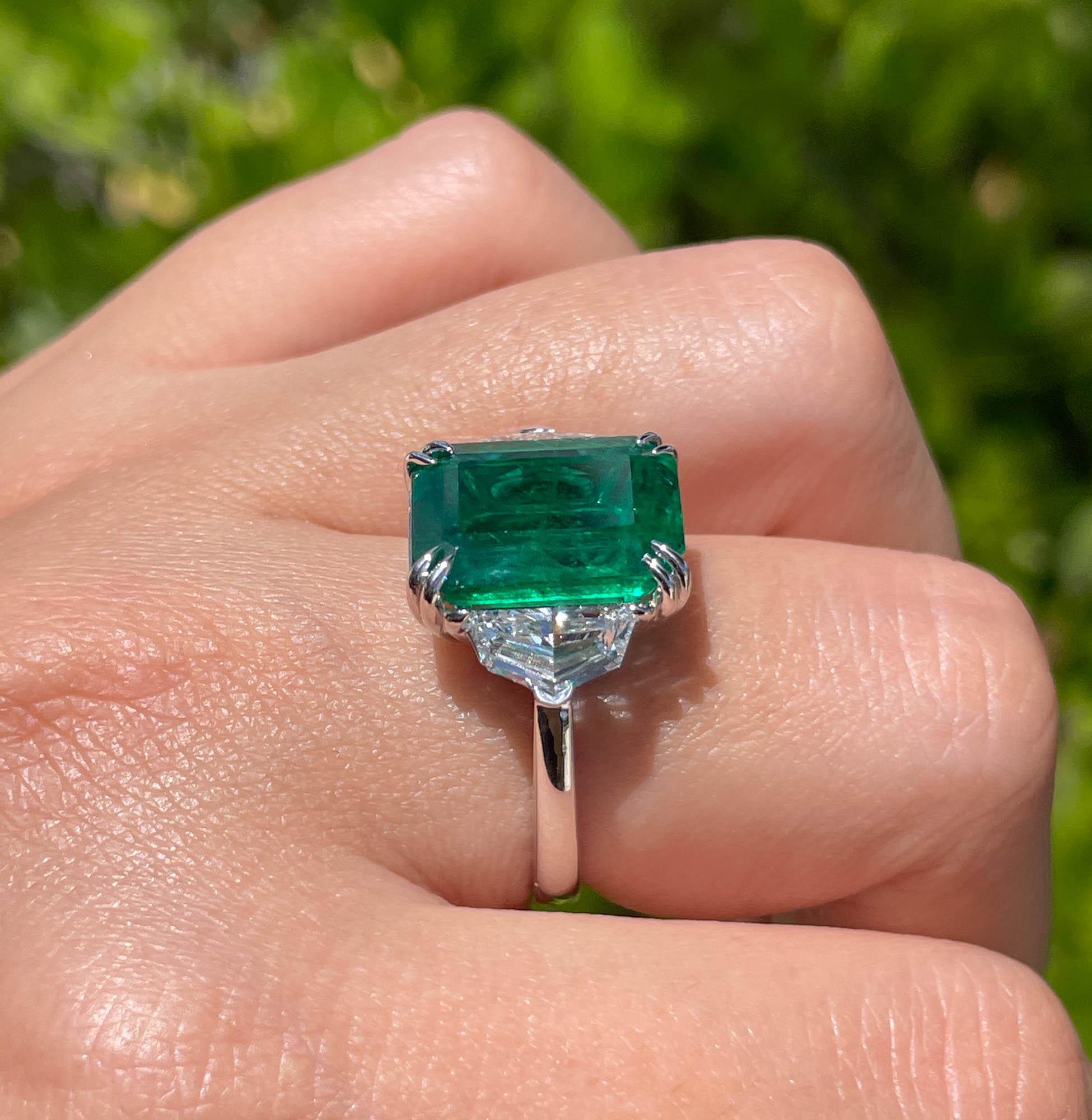 18k White Gold Green Emerald and Diamond Three Stone Engagement Right Hand Ring 2