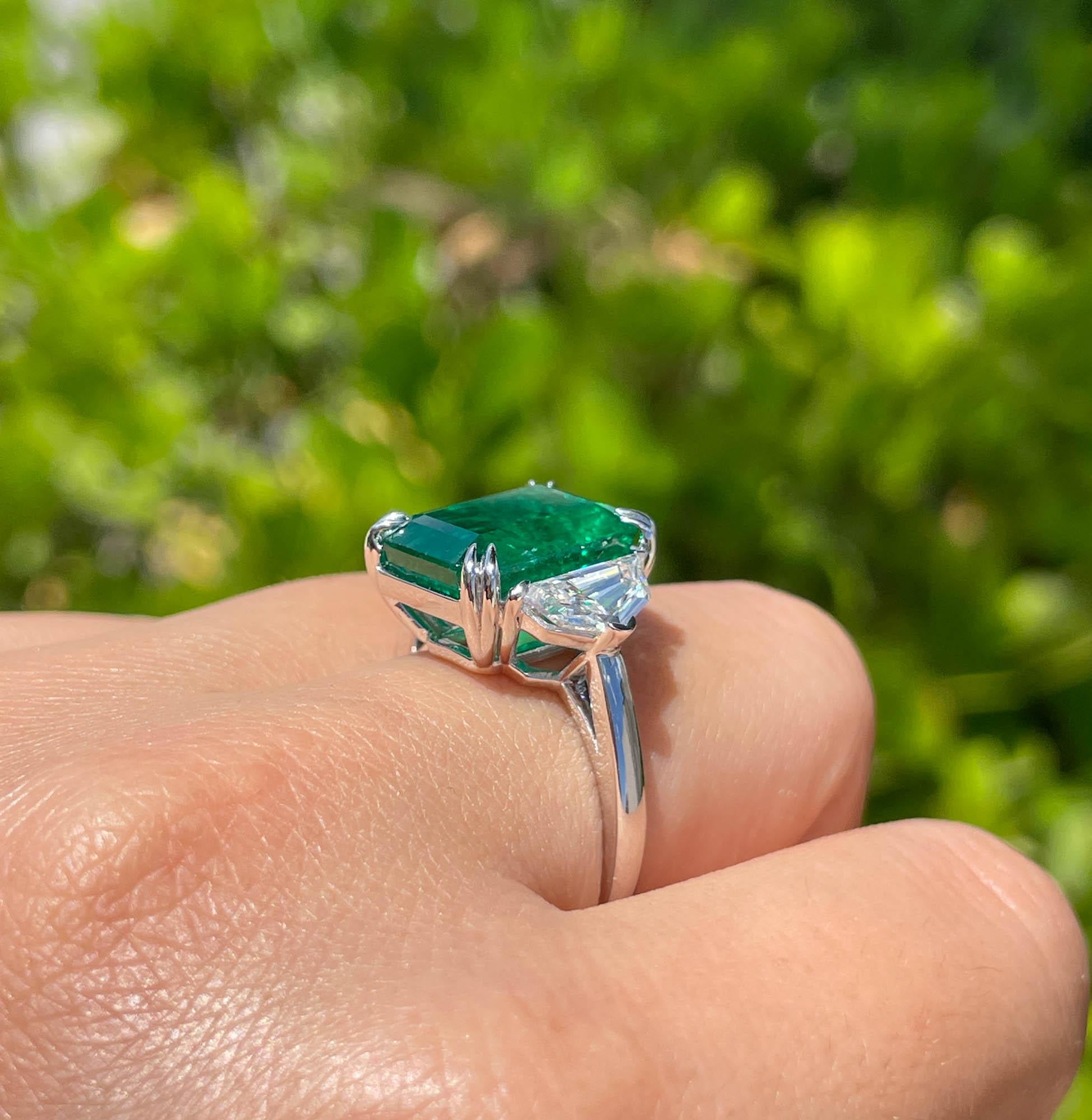 18k White Gold Green Emerald and Diamond Three Stone Engagement Right Hand Ring 1