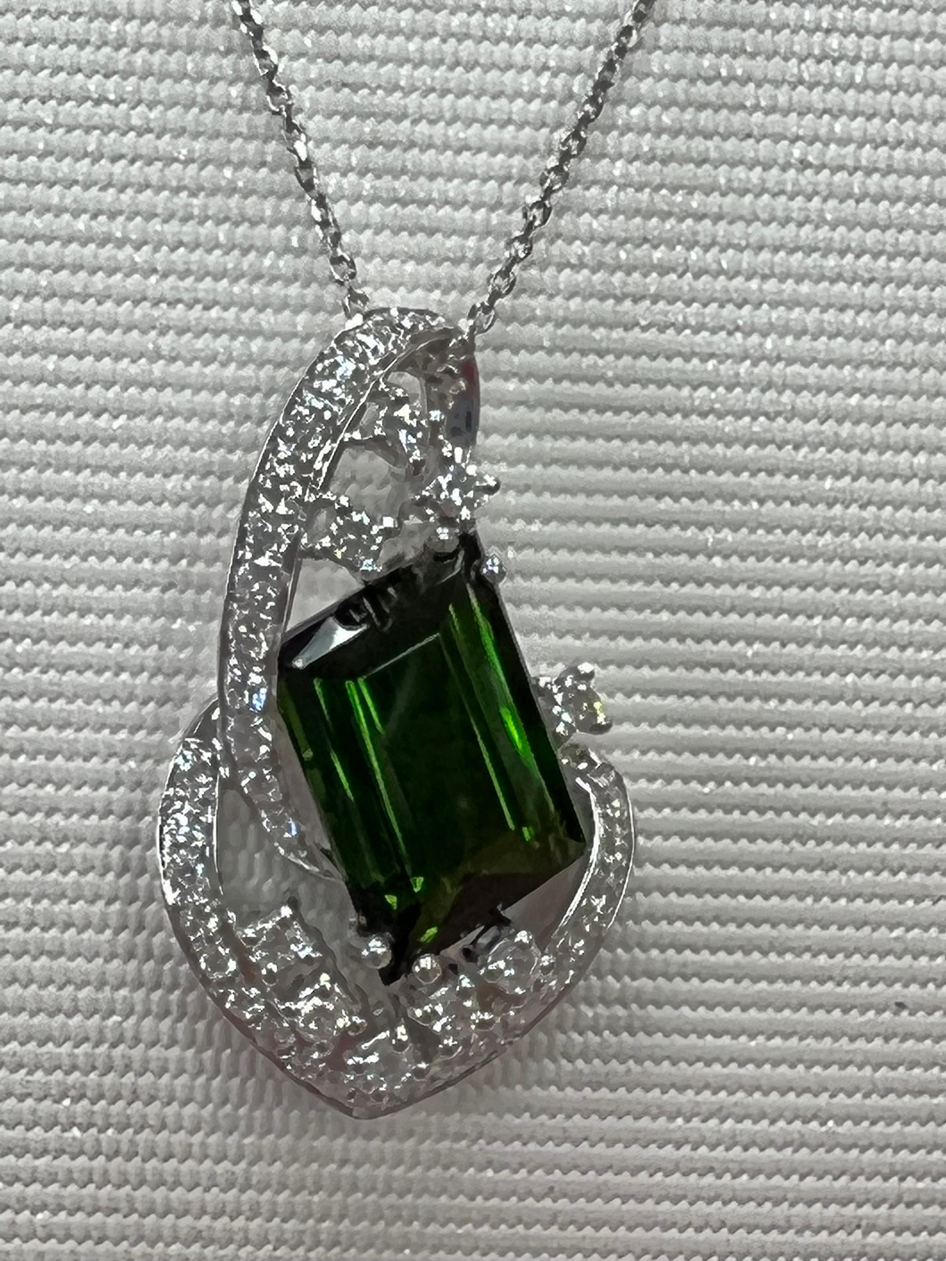 18K White Gold, Green Tourmaline 5.43 Carat and Diamond Pendant For Sale 13