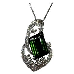 Pendentif en or blanc 18 carats, tourmaline verte de 5,43 carats et diamants