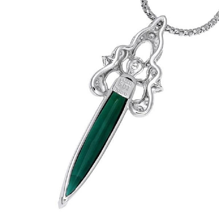 Voici notre exquis collier de diamants en tourmaline verte, un ajout captivant à votre collection de bijoux. Confectionné avec précision et finesse, ce collier présente d'étonnantes pierres de tourmaline verte complétées par d'éblouissants diamants,