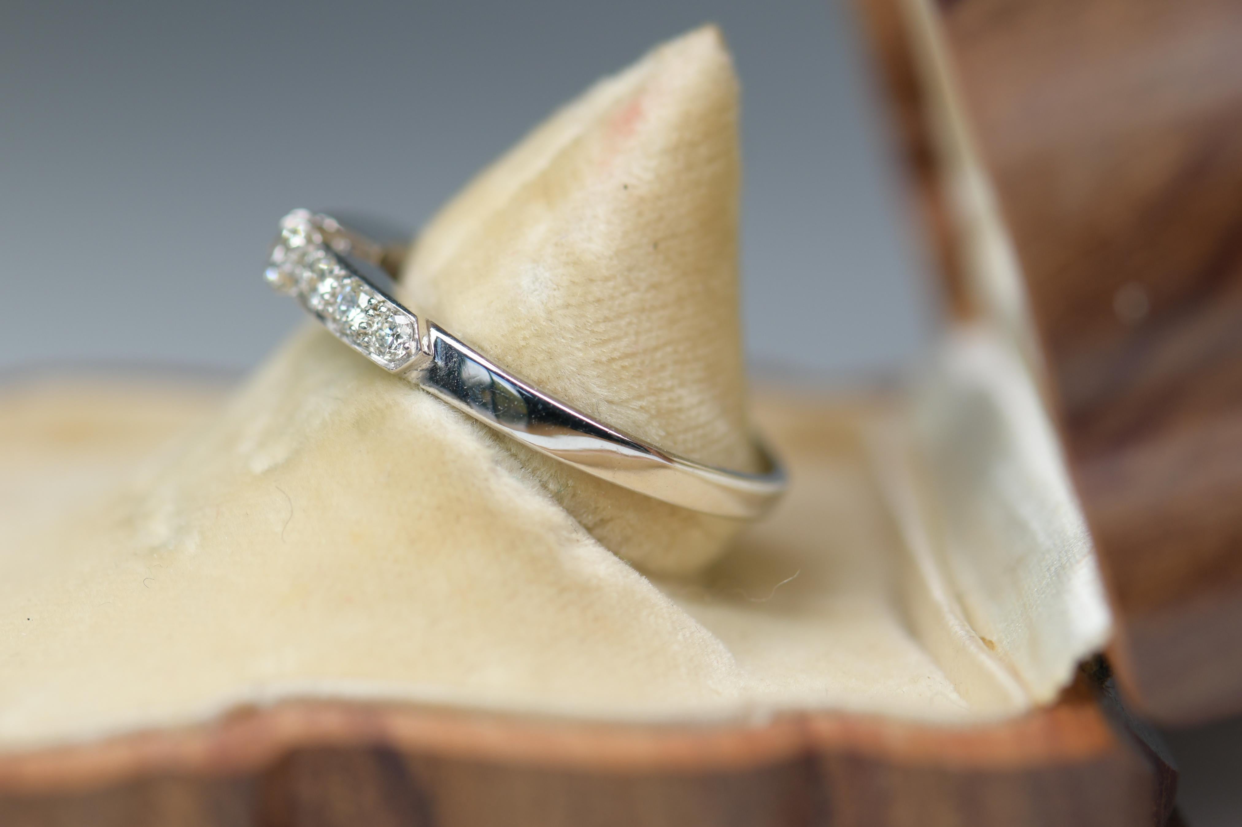 18 Karat White Gold Half Eternity Wedding Ring In Excellent Condition For Sale In Banbury, GB