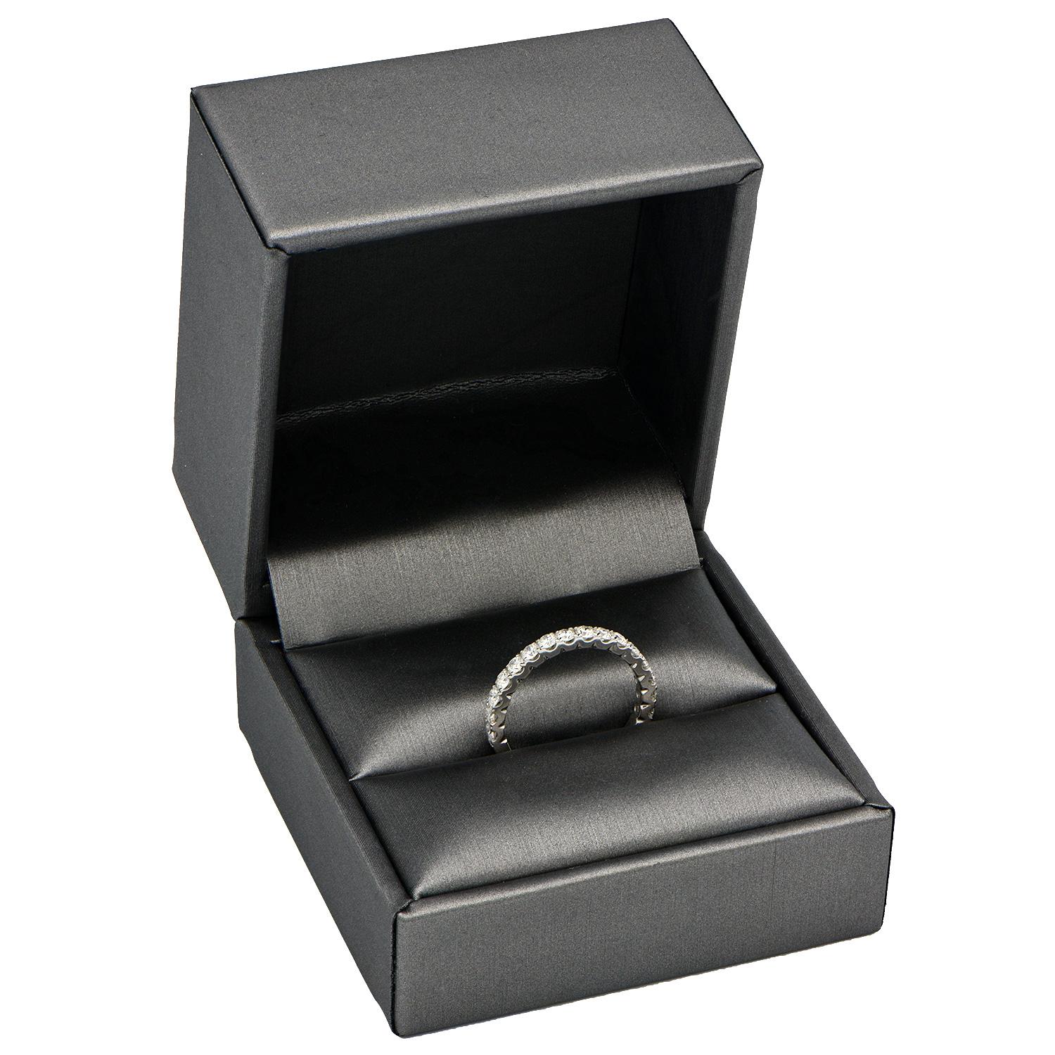 Contemporain Bracelet en or blanc 18 carats avec demi-cerceau de diamants en vente