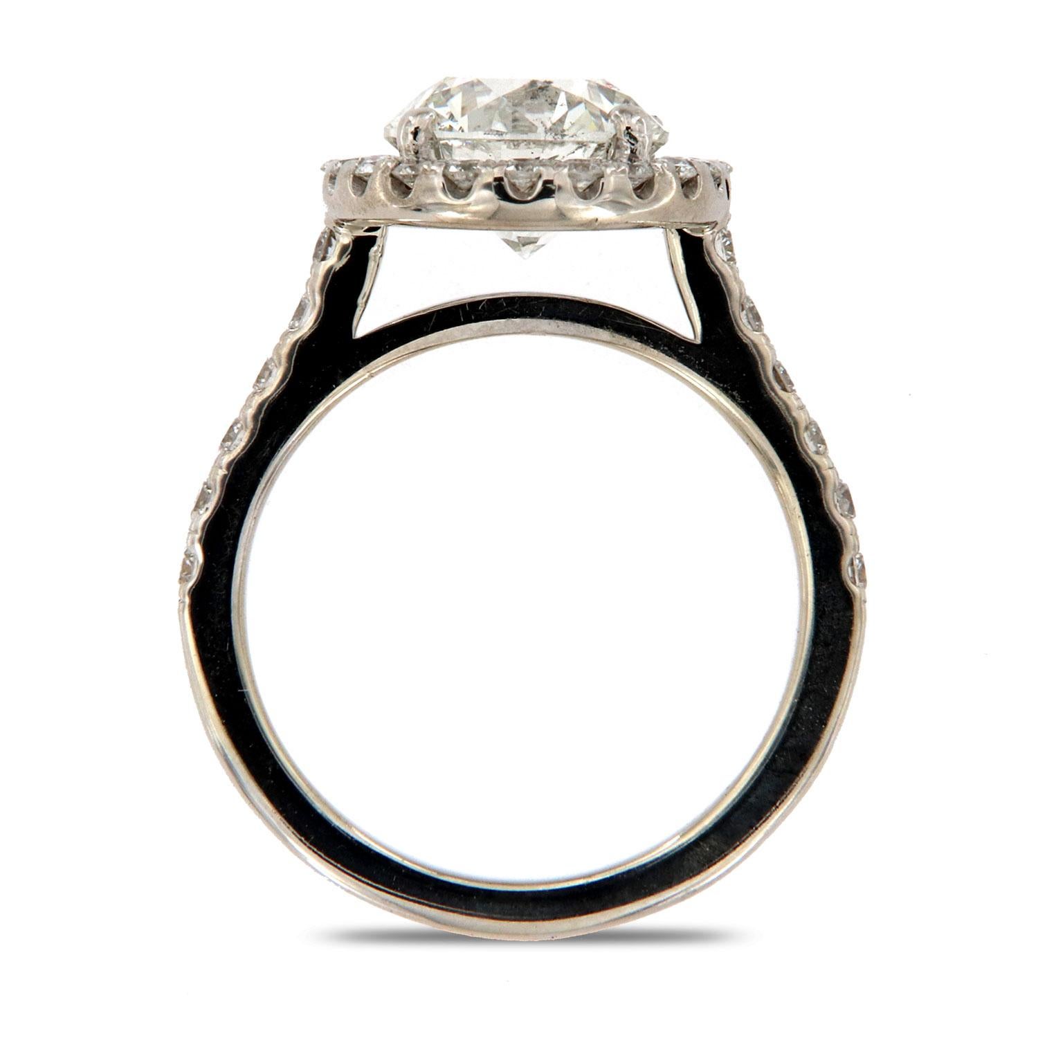 Anello con diamante rotondo aureolato in oro bianco 18 carati 