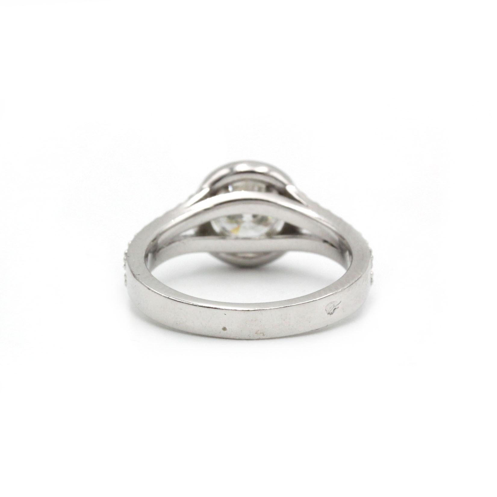Anello solitario a forma di aureola in oro bianco 18K con diamante rotondo da 0,99 ct H VS1 In condizioni buone in vendita a MONTMORENCY, FR