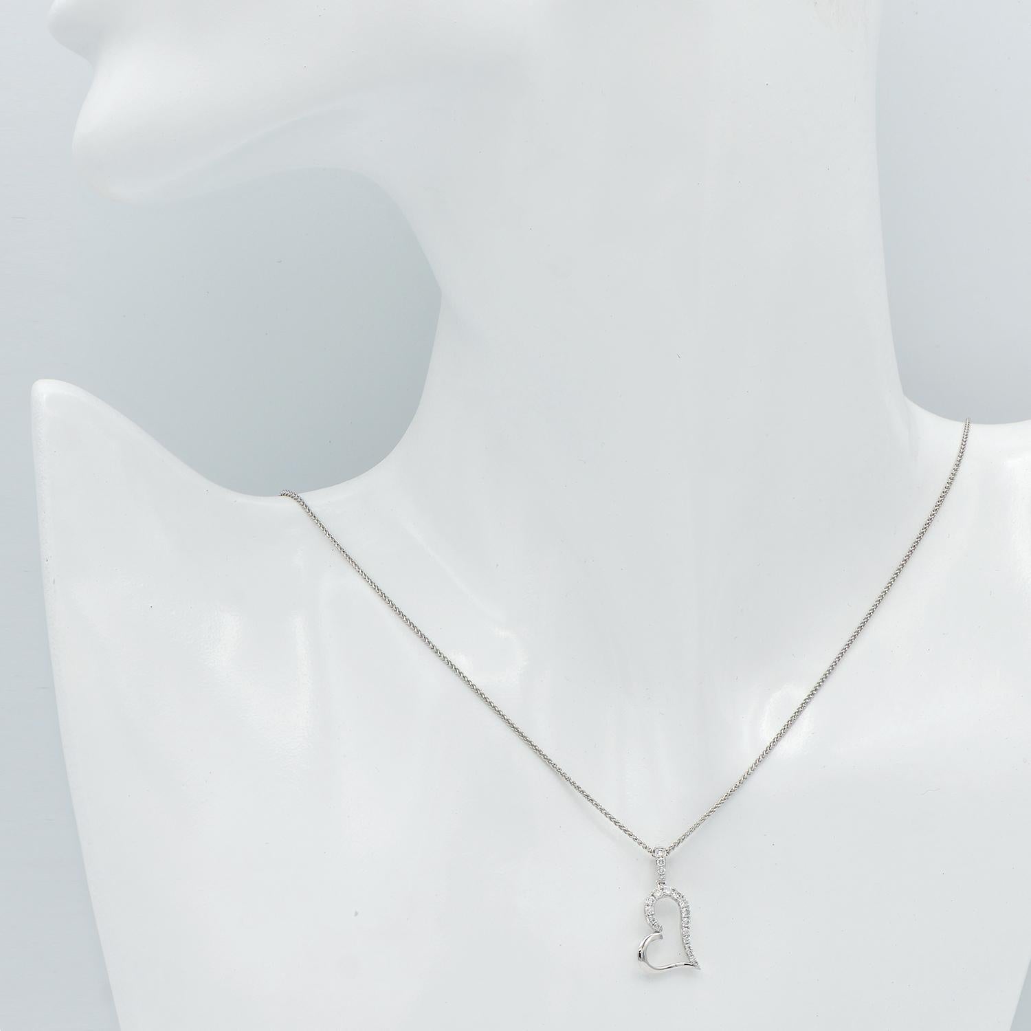 18 Karat Weißgold Halskette mit hängendem Herz und Diamanten (Rundschliff) im Angebot