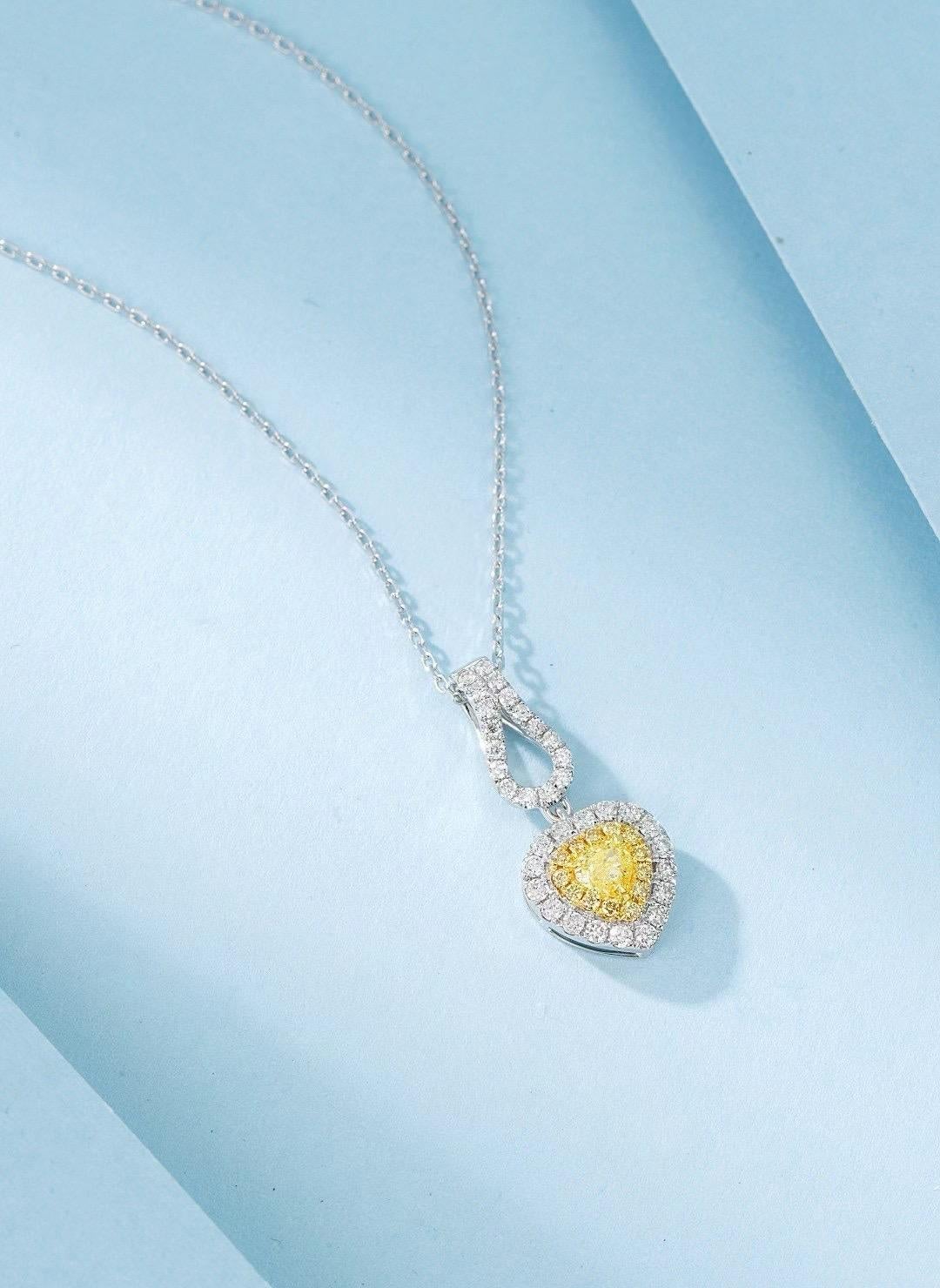 18K White Gold Heart-Cut Yellow Diamond Pendant Necklace In New Condition For Sale In Kowloon, HK