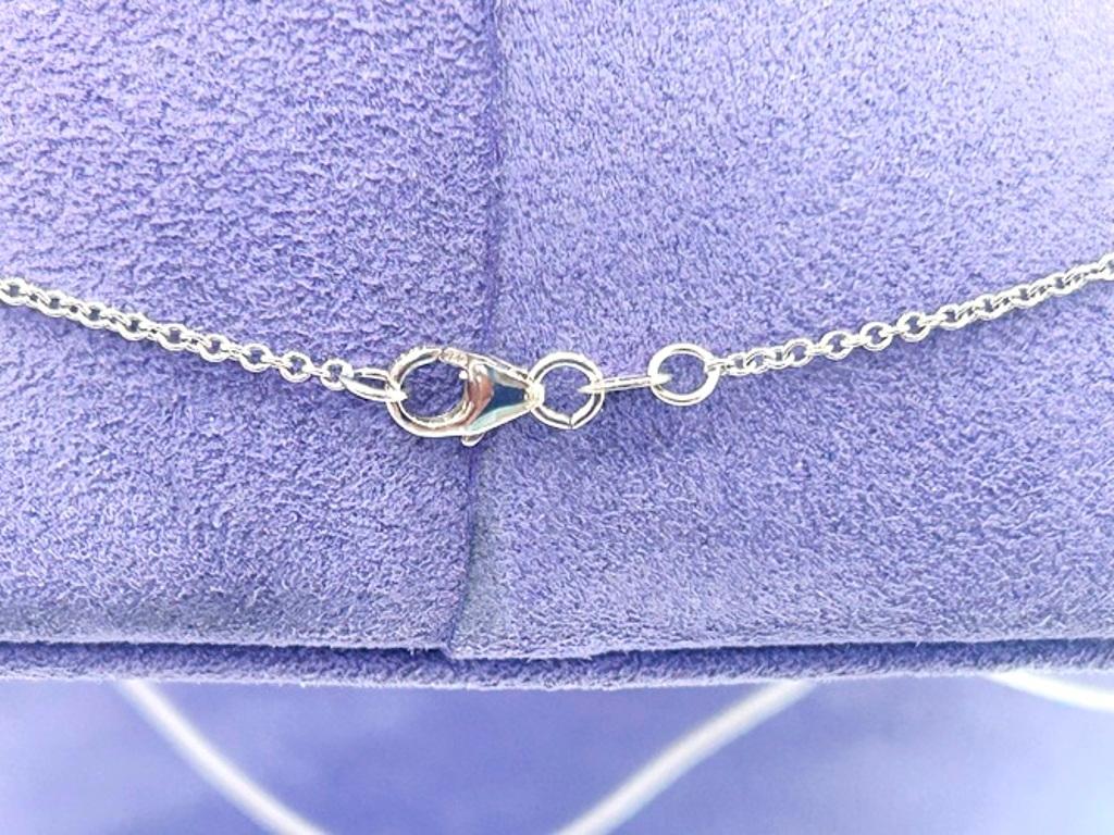 Donna Collana con ciondolo a forma di cuore con diamanti a raggiera in oro bianco 18 carati W/EGL 3,49 carati in vendita