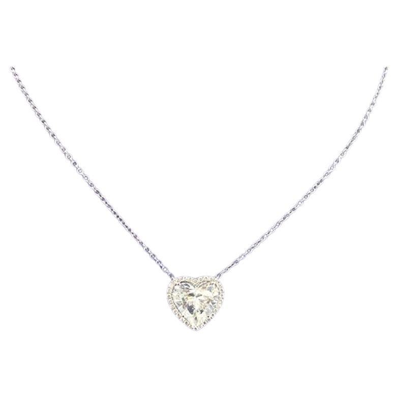 Collana con ciondolo a forma di cuore con diamanti a raggiera in oro bianco 18 carati W/EGL 3,49 carati in vendita