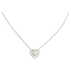Collier pendentif en or blanc 18K avec halo de diamants en forme de cœur et micro-pavé, 3,49 carats.