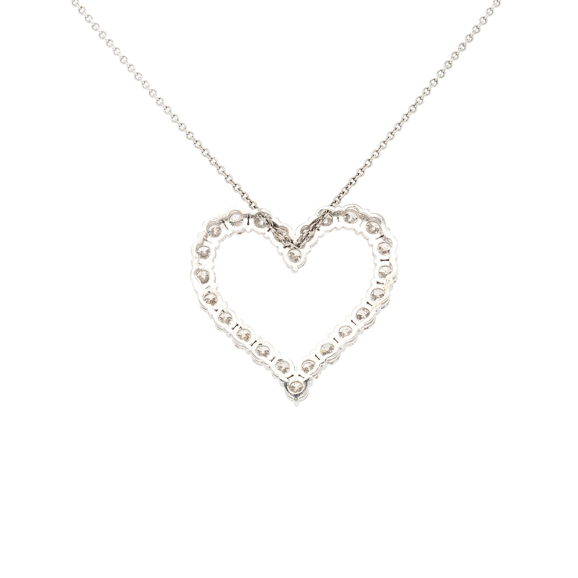 Brilliant Cut 18k White Gold 5.85ct Heart Pendant Of Round Brilliant Natural Diamonds For Sale