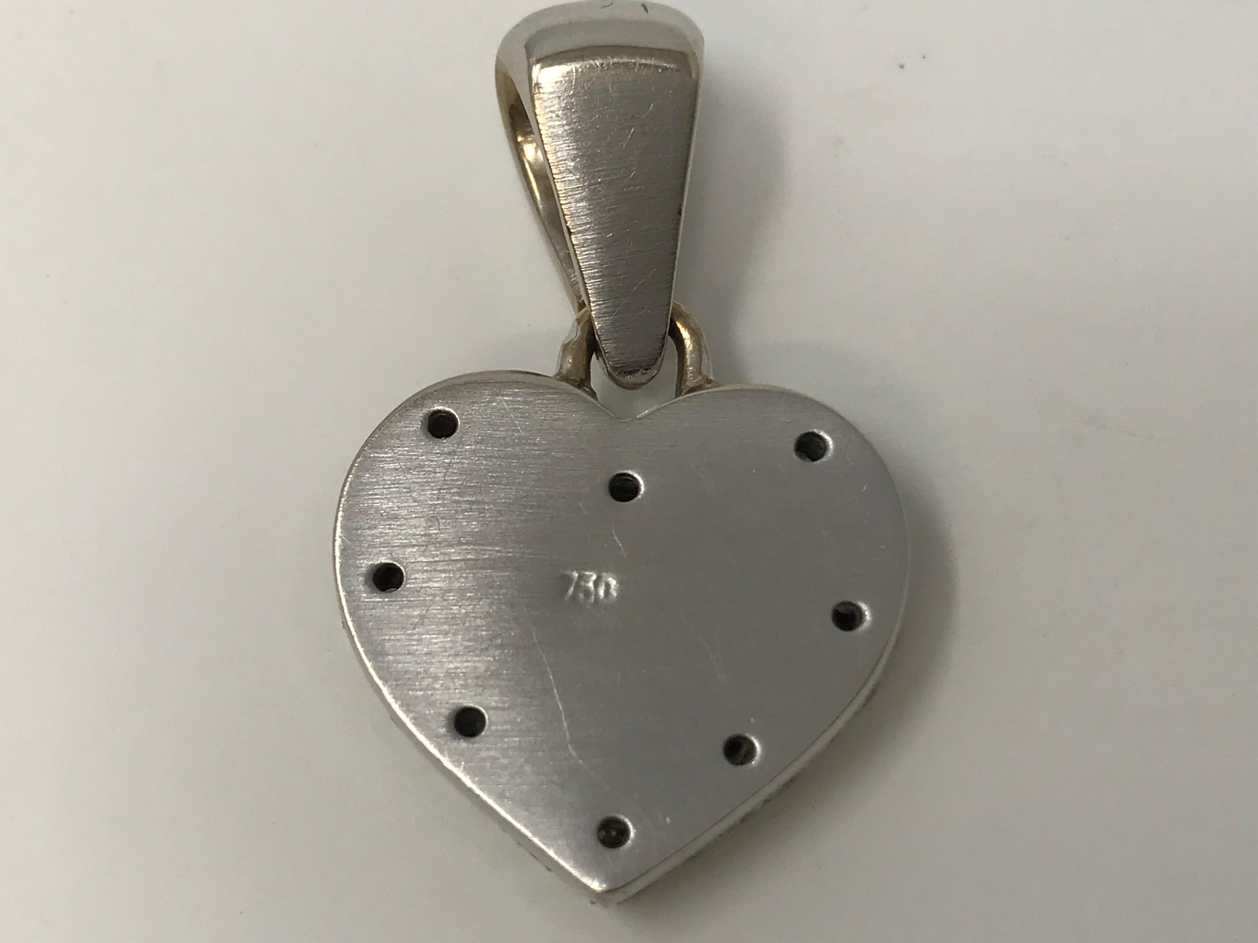 Ciondolo a forma di cuore in oro bianco 18 carati con 60 diamanti Nature In condizioni buone in vendita a Montreal, QC