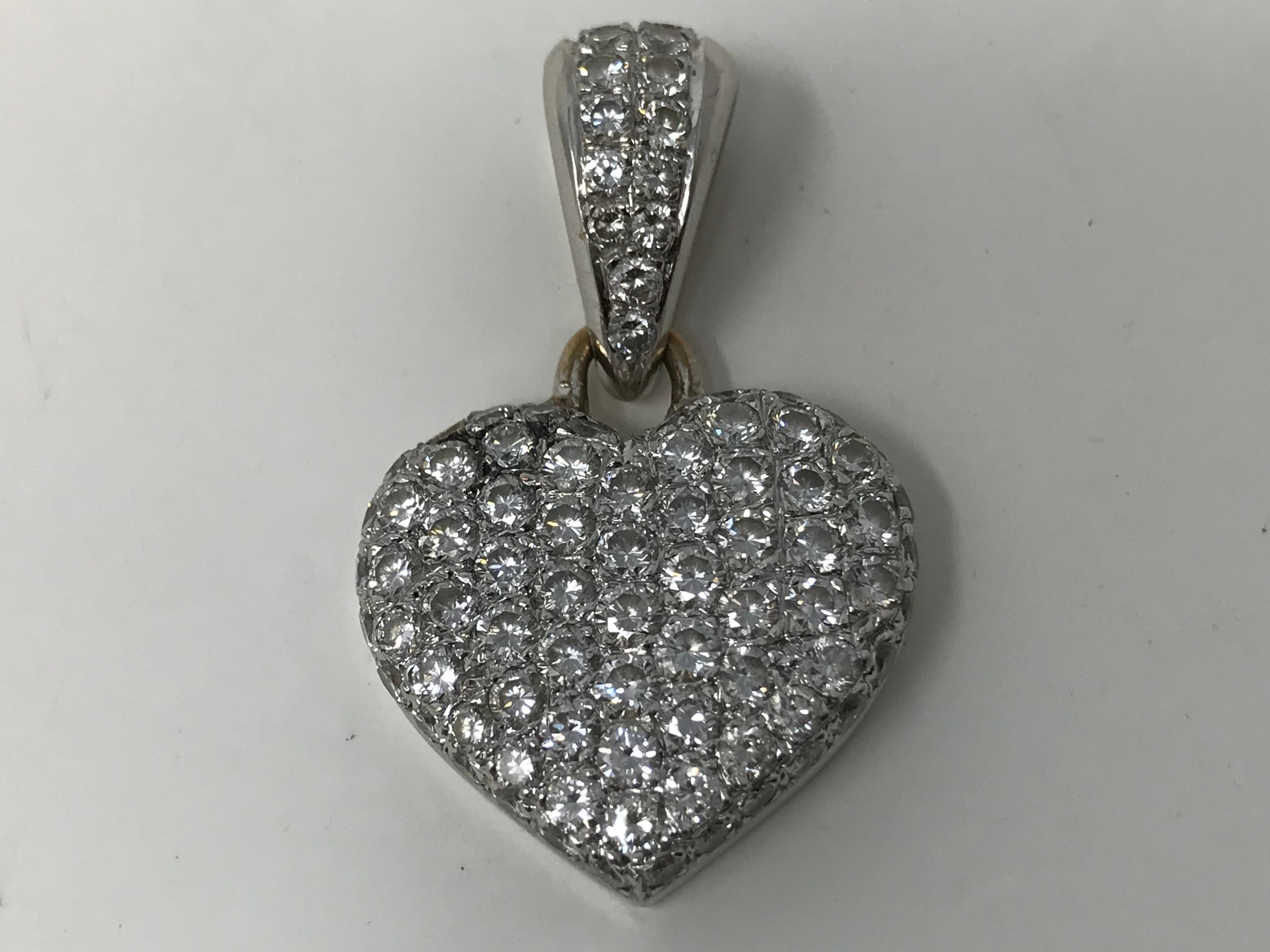 da uomo o donna Ciondolo a forma di cuore in oro bianco 18 carati con 60 diamanti Nature in vendita