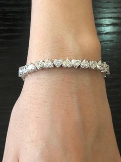 18 Karat White Gold Heart Shape White Diamond Tennis Bracelet