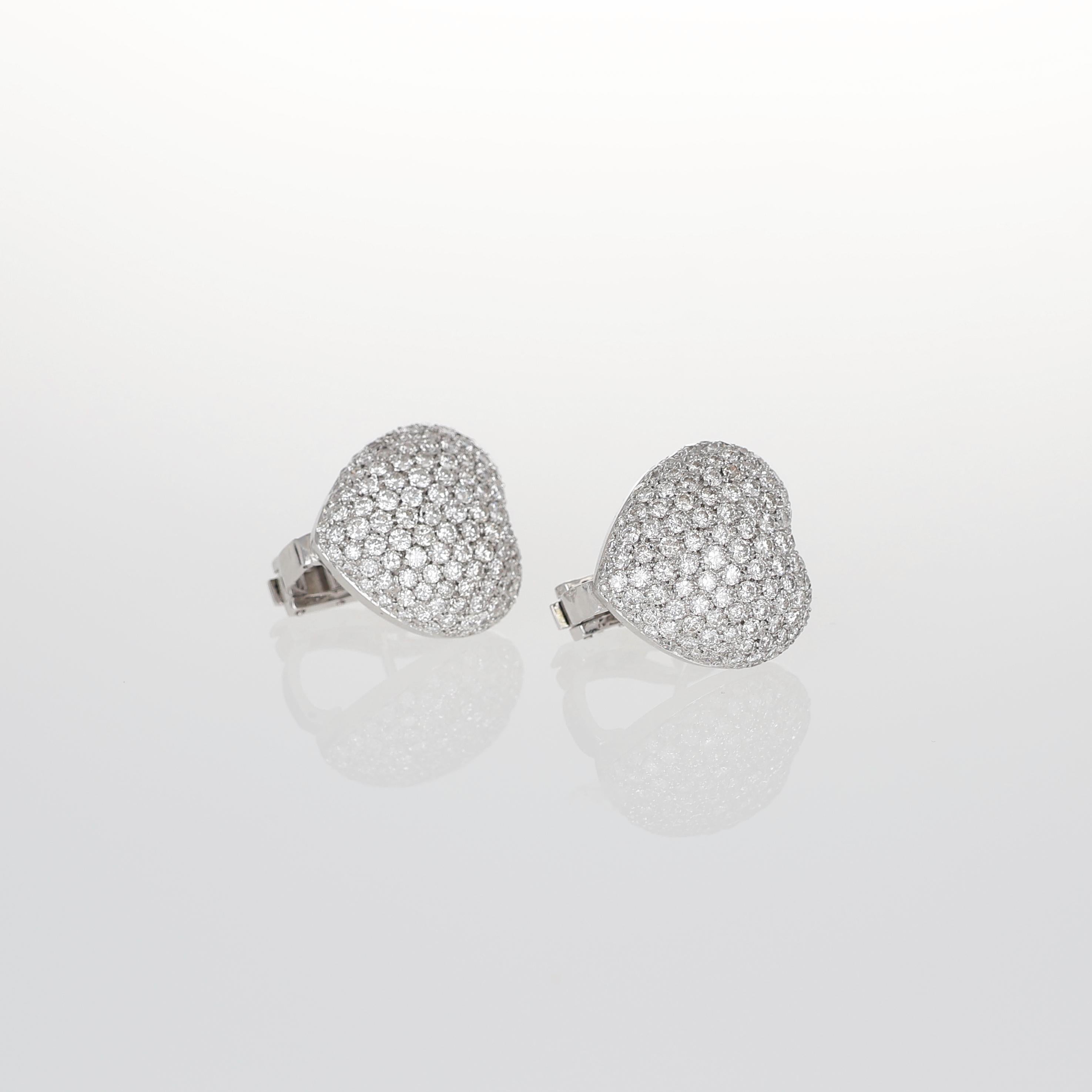 18K White Gold Heart-Shaped Diamond Pavé Earrings In New Condition For Sale In Bergamo, BG