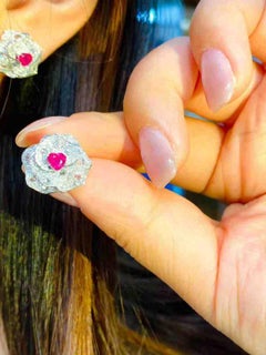 Pendientes de oro blanco de 18 quilates con forma de corazón de rubí y diamantes