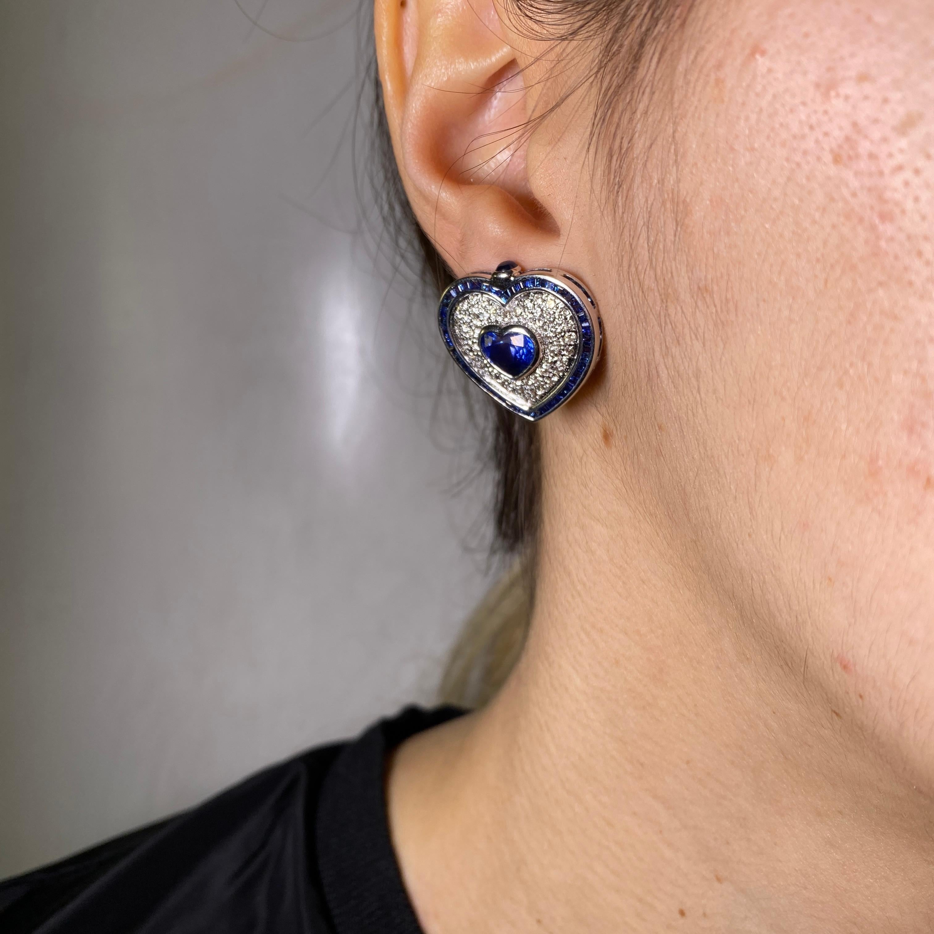 Clous d'oreilles en or blanc 18 carats avec saphir en forme de cœur et diamants en vente 5