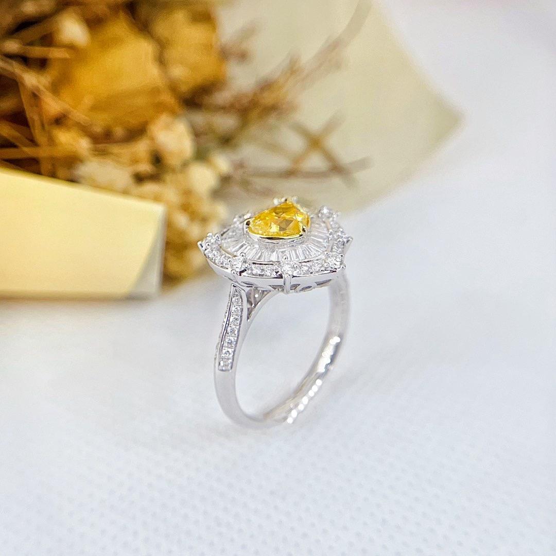 Modern 18K White Gold Heart Yellow Diamond & Diamond Ring For Sale