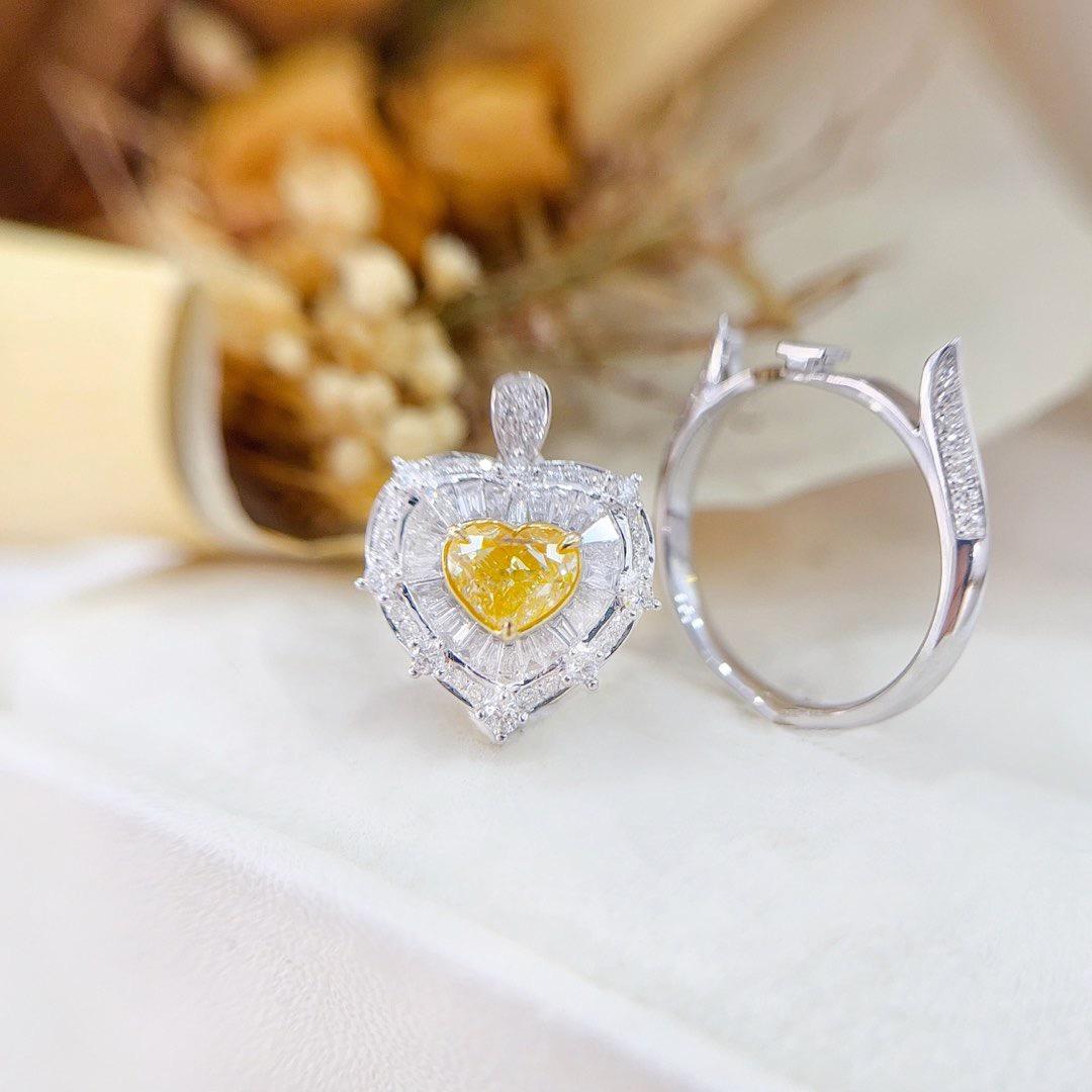 18K White Gold Heart Yellow Diamond & Diamond Ring In New Condition For Sale In Kowloon, HK